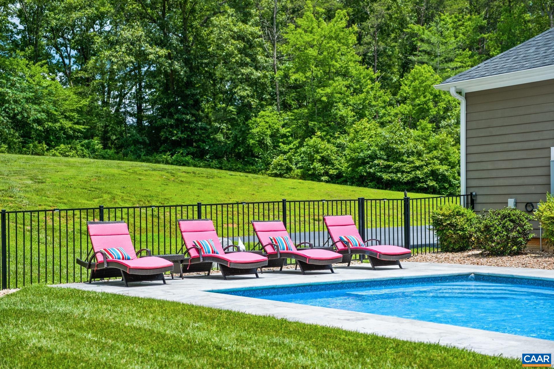 3288 HARDWARE RIVER RD