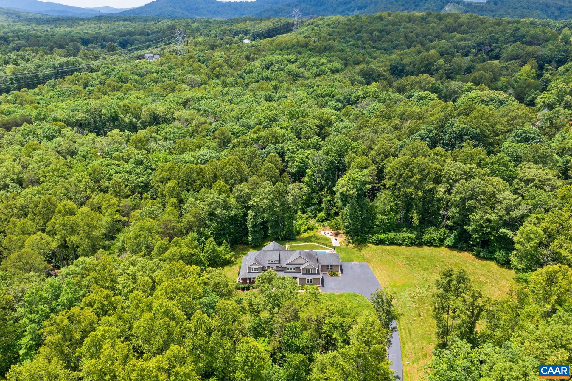 3288 HARDWARE RIVER RD