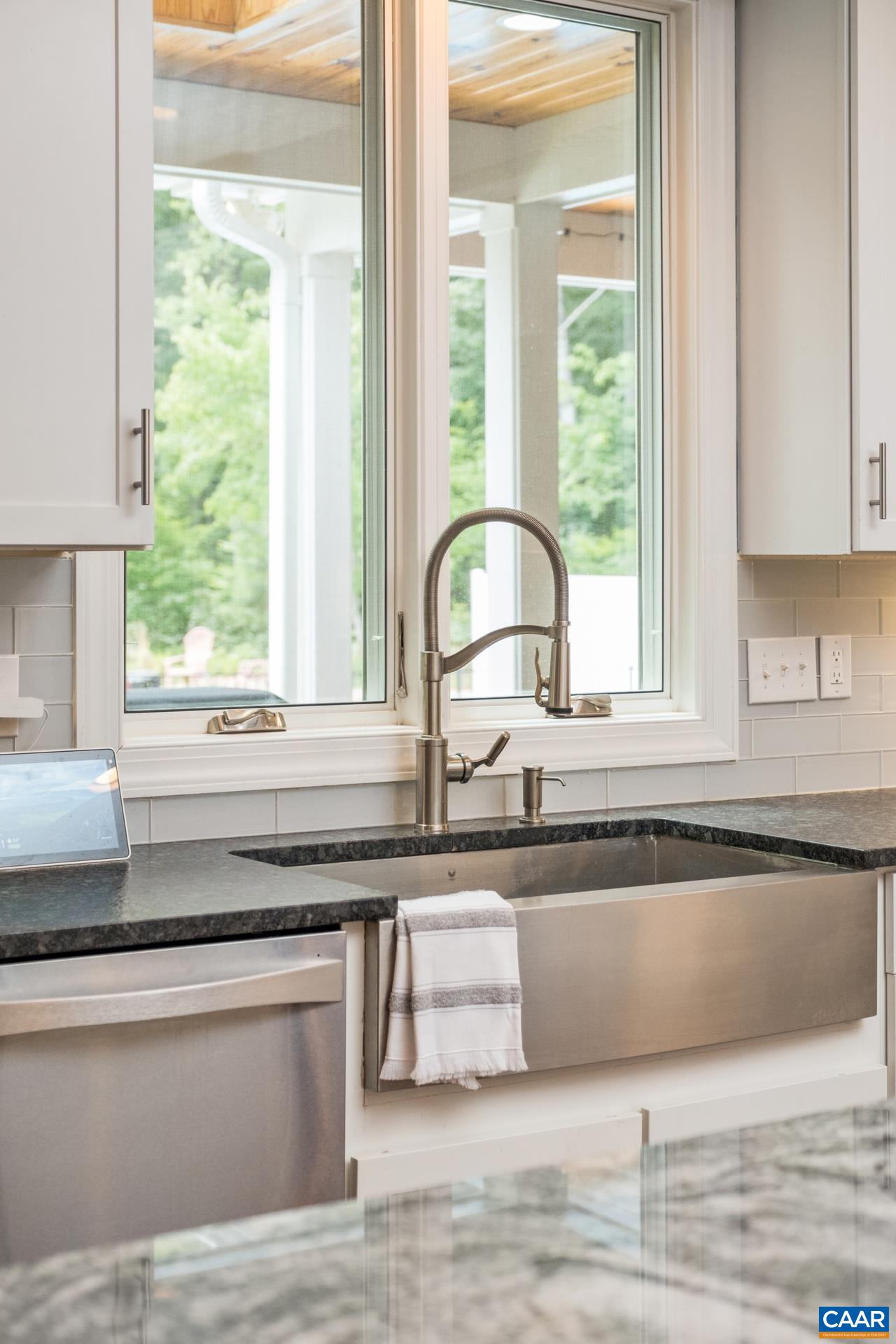 3288 HARDWARE RIVER RD