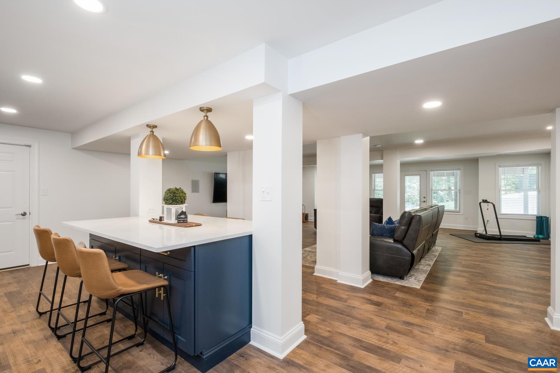 3288 HARDWARE RIVER RD