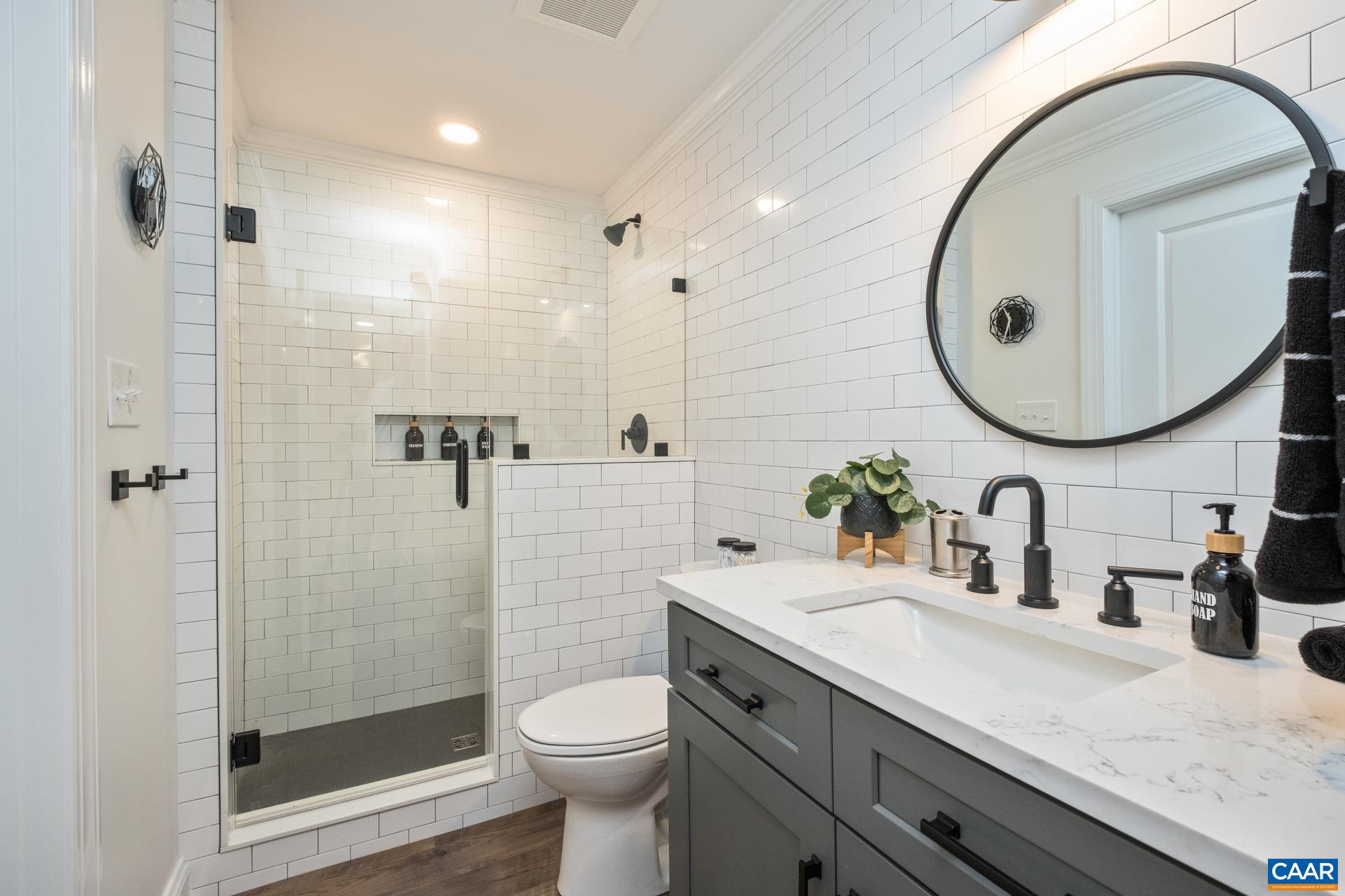 3288 HARDWARE RIVER RD