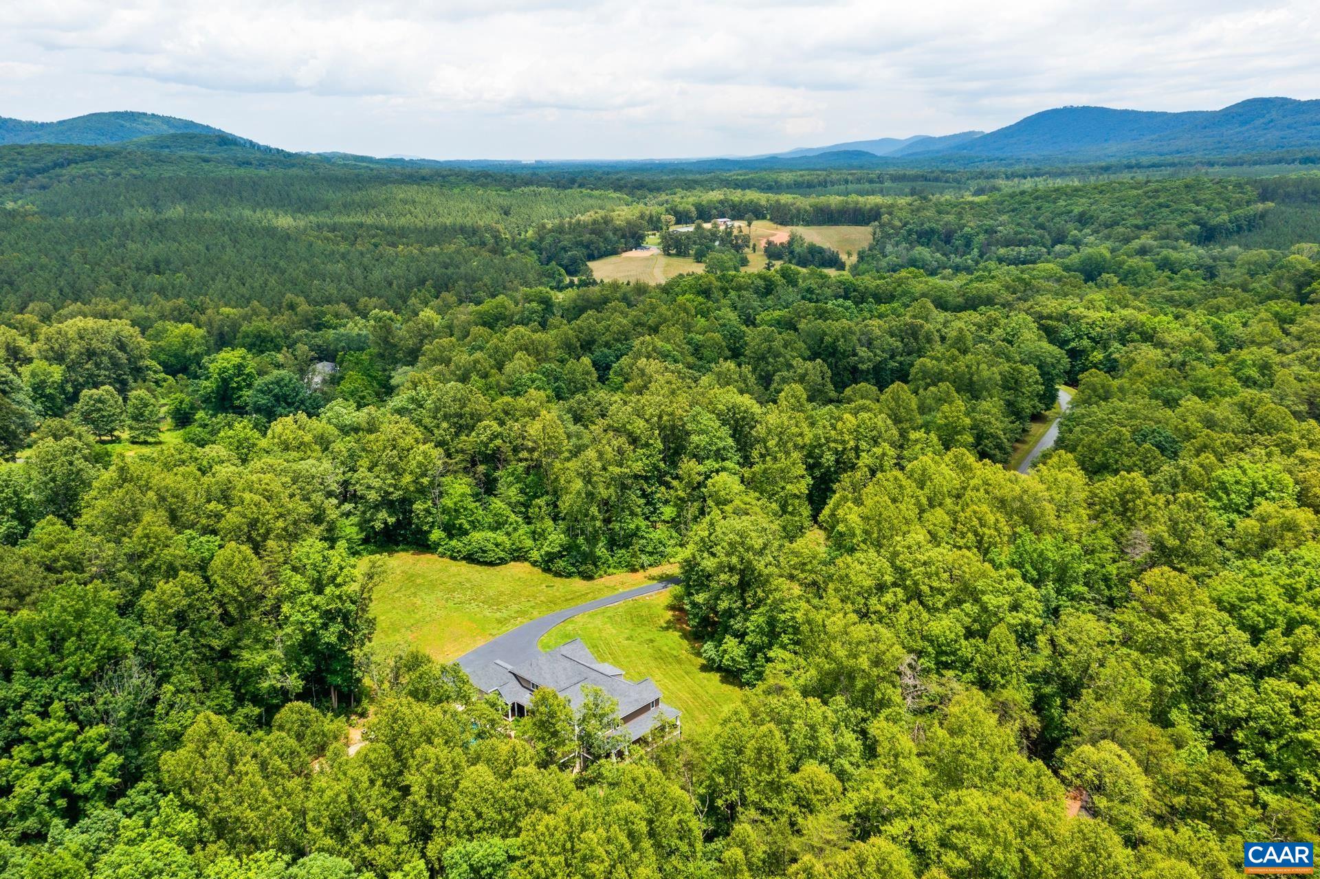 3288 HARDWARE RIVER RD