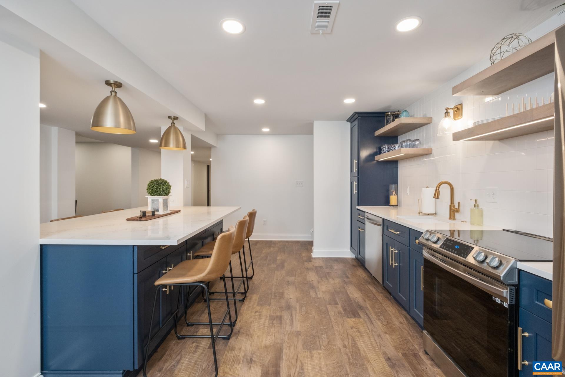 3288 HARDWARE RIVER RD