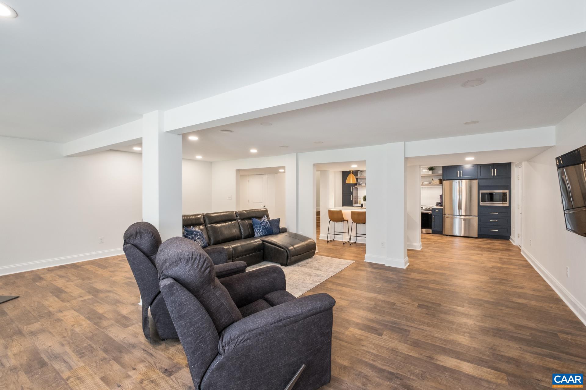 3288 HARDWARE RIVER RD