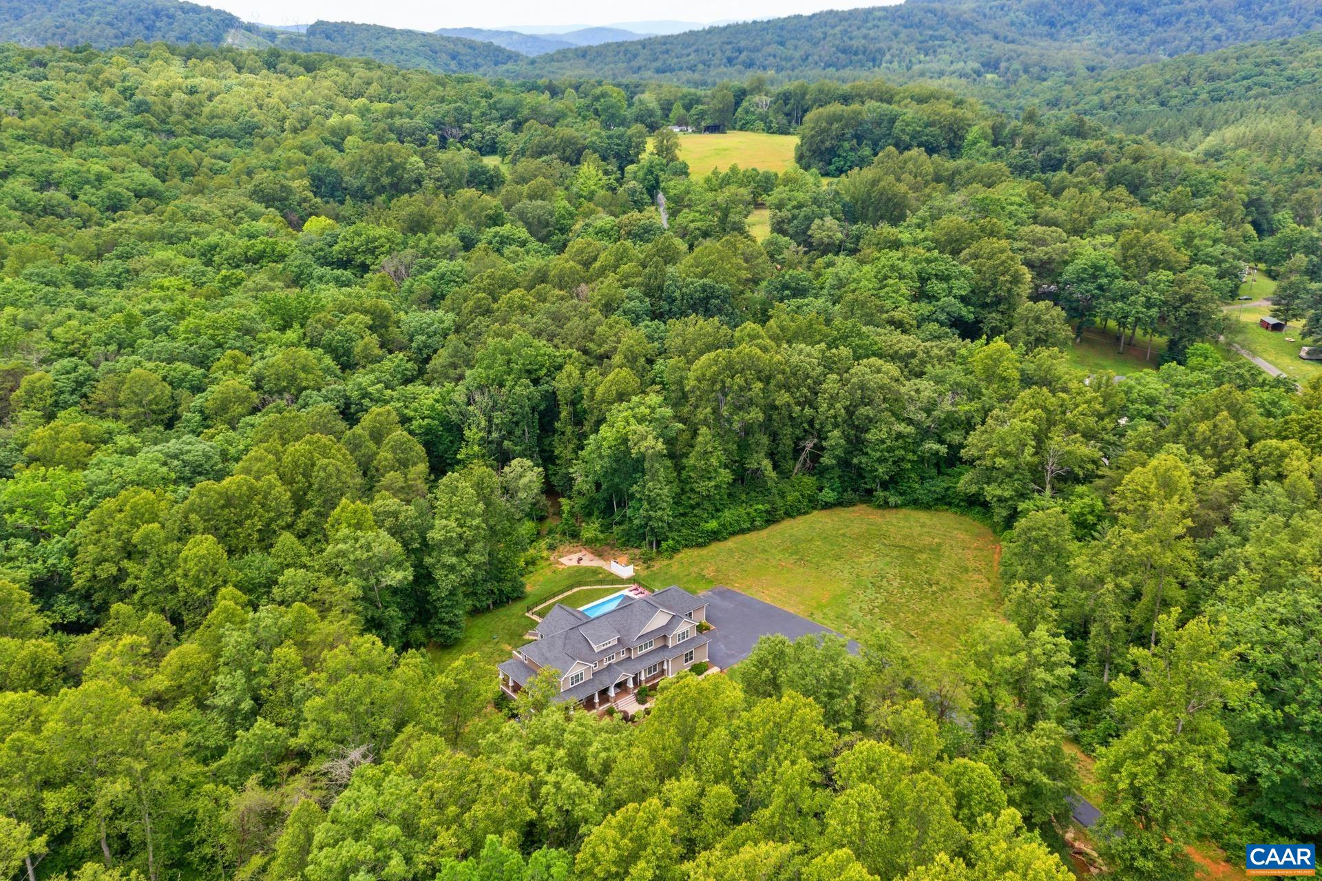 3288 HARDWARE RIVER RD