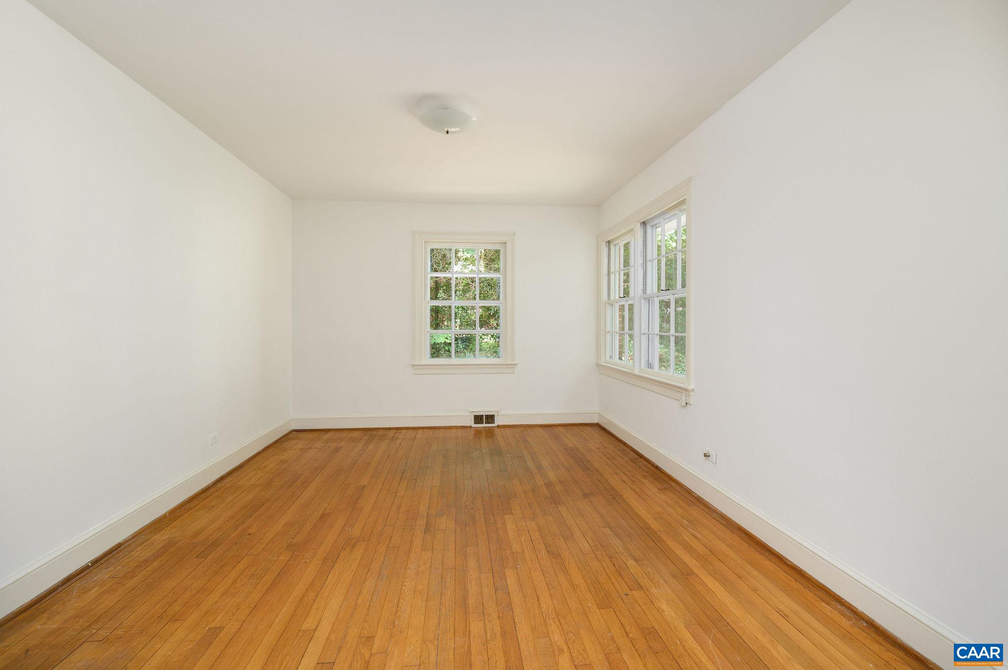 906 OLD FARM RD