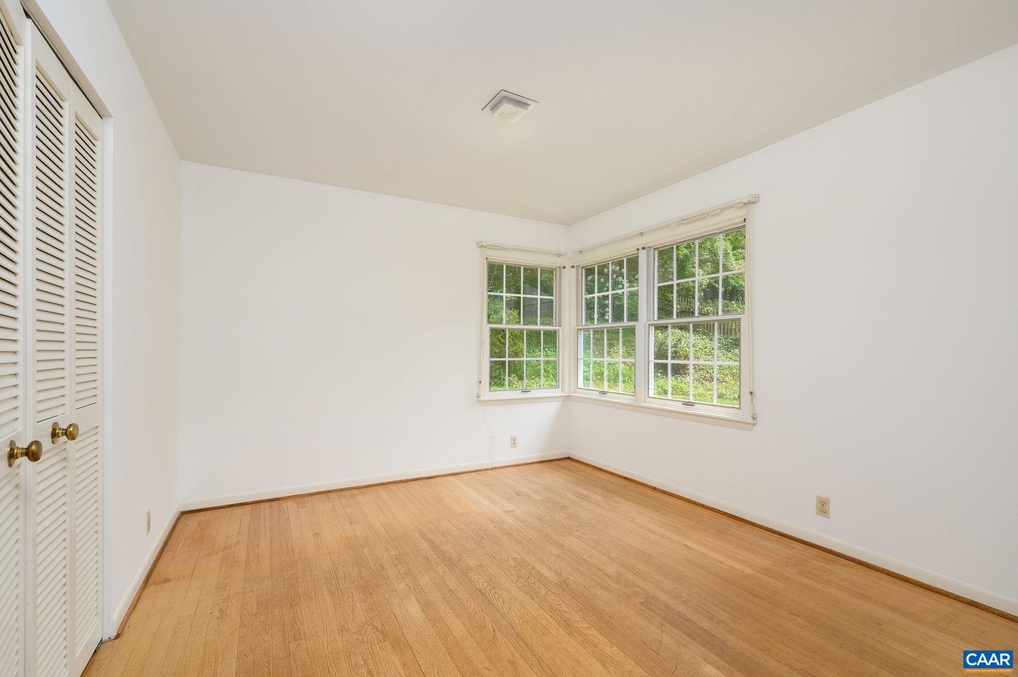 906 OLD FARM RD