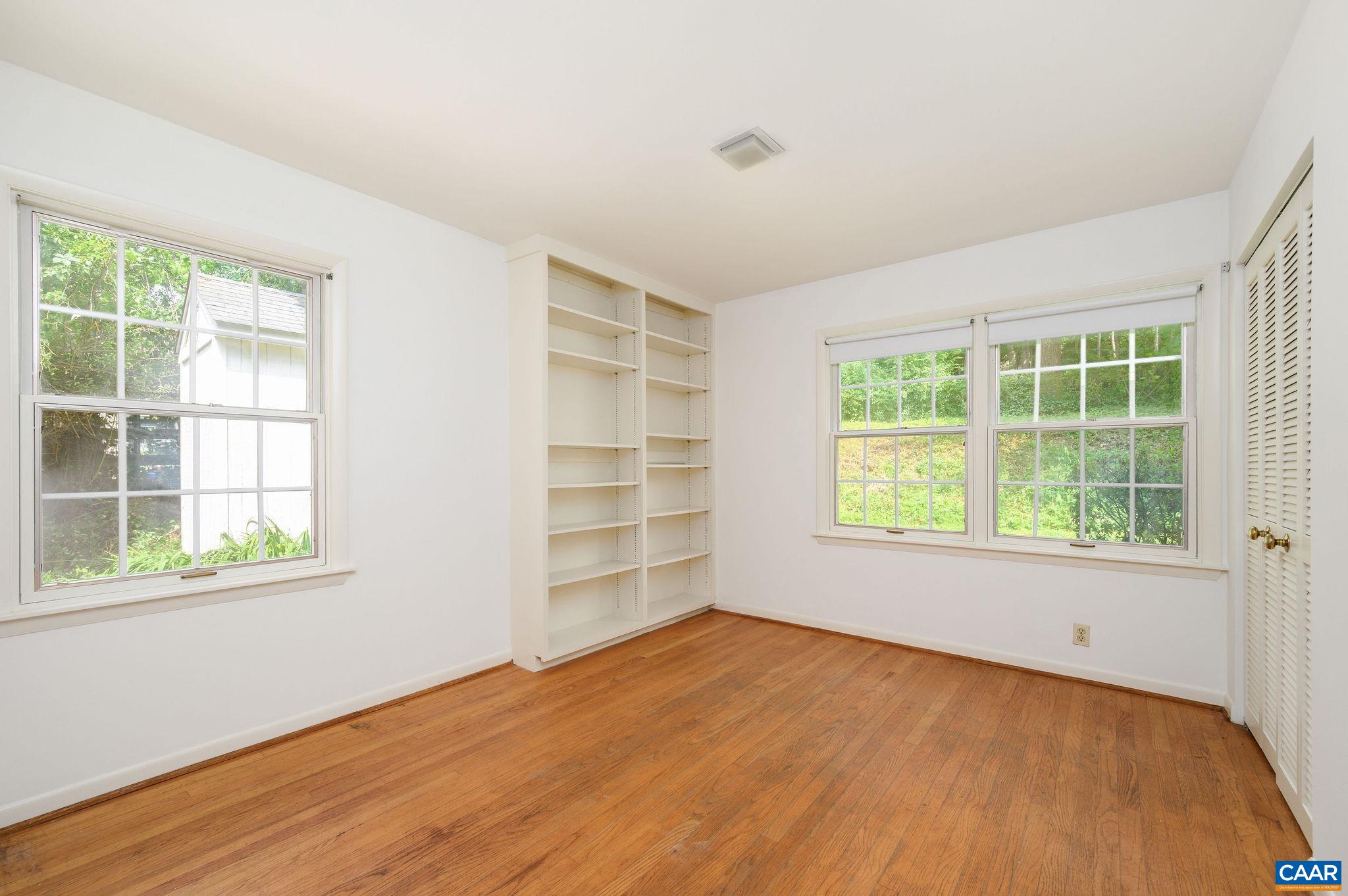 906 OLD FARM RD