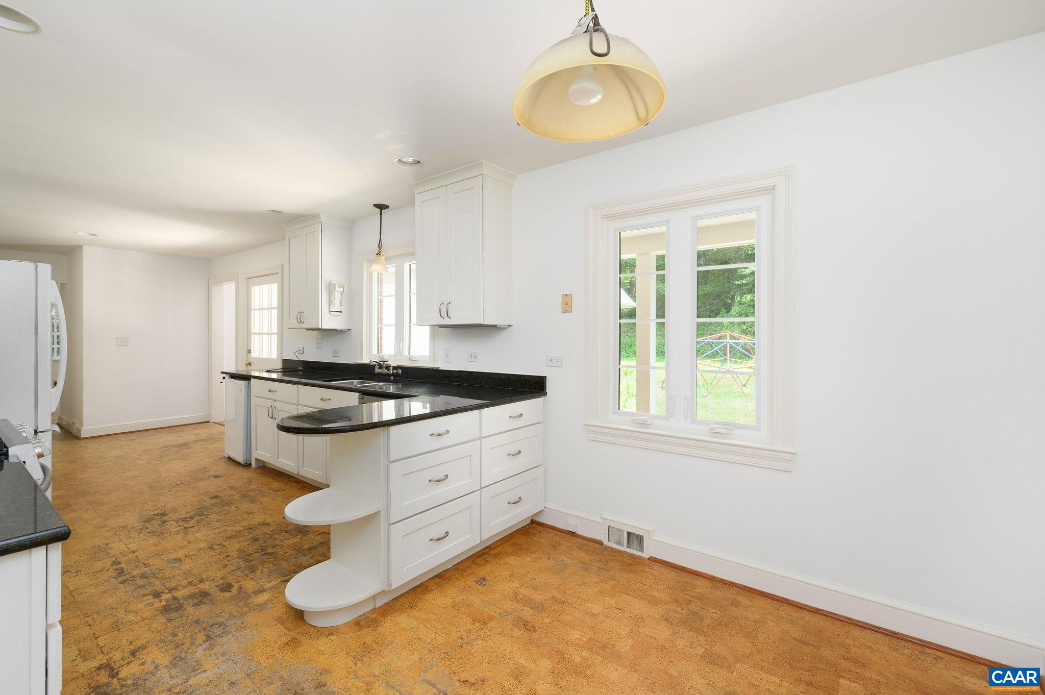 906 OLD FARM RD