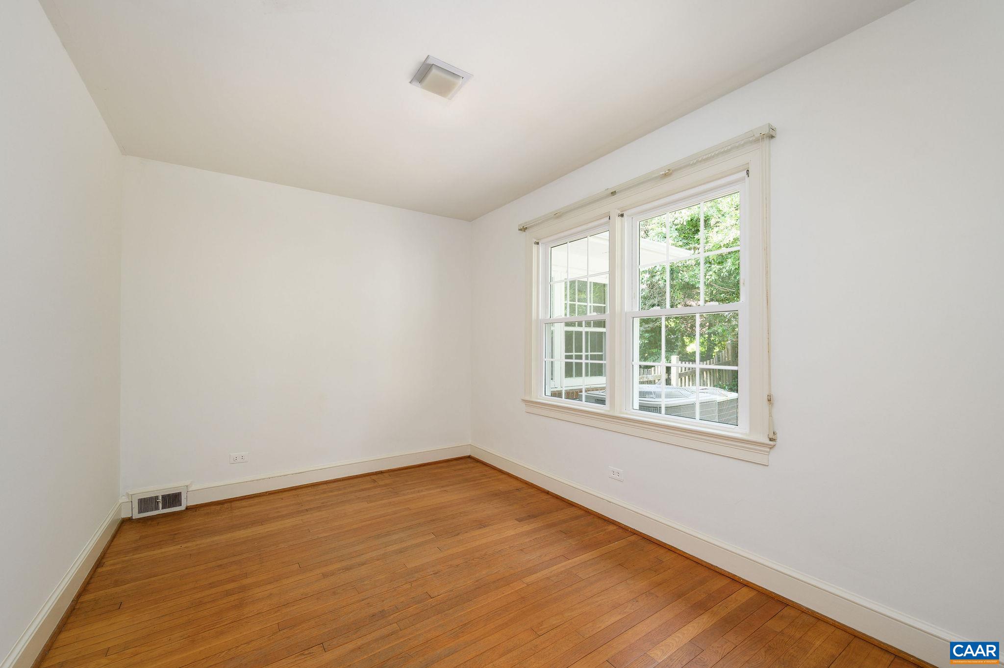 906 OLD FARM RD
