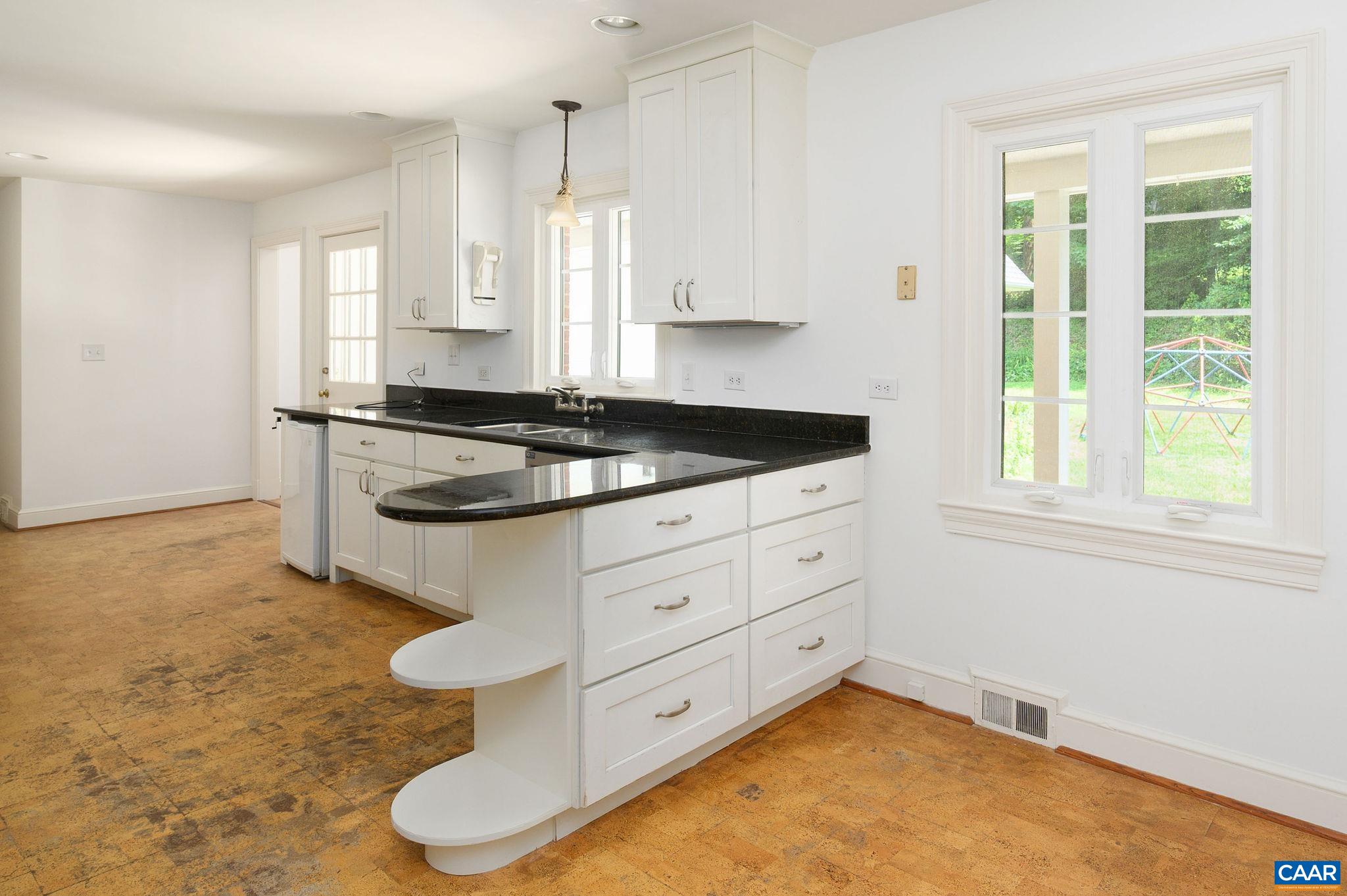 906 OLD FARM RD