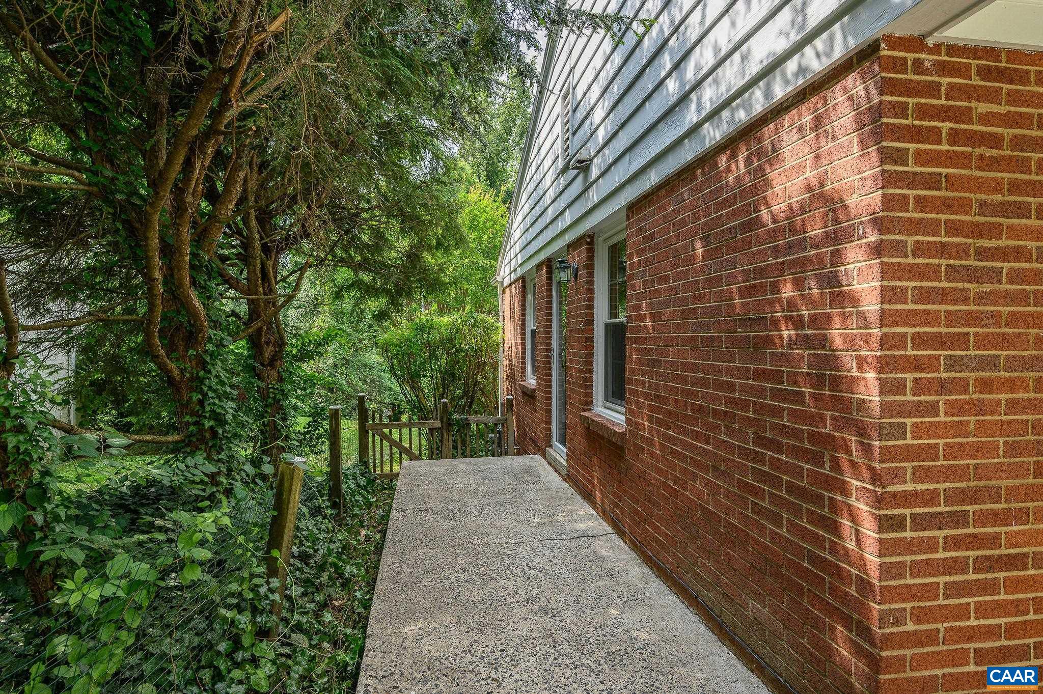 906 OLD FARM RD