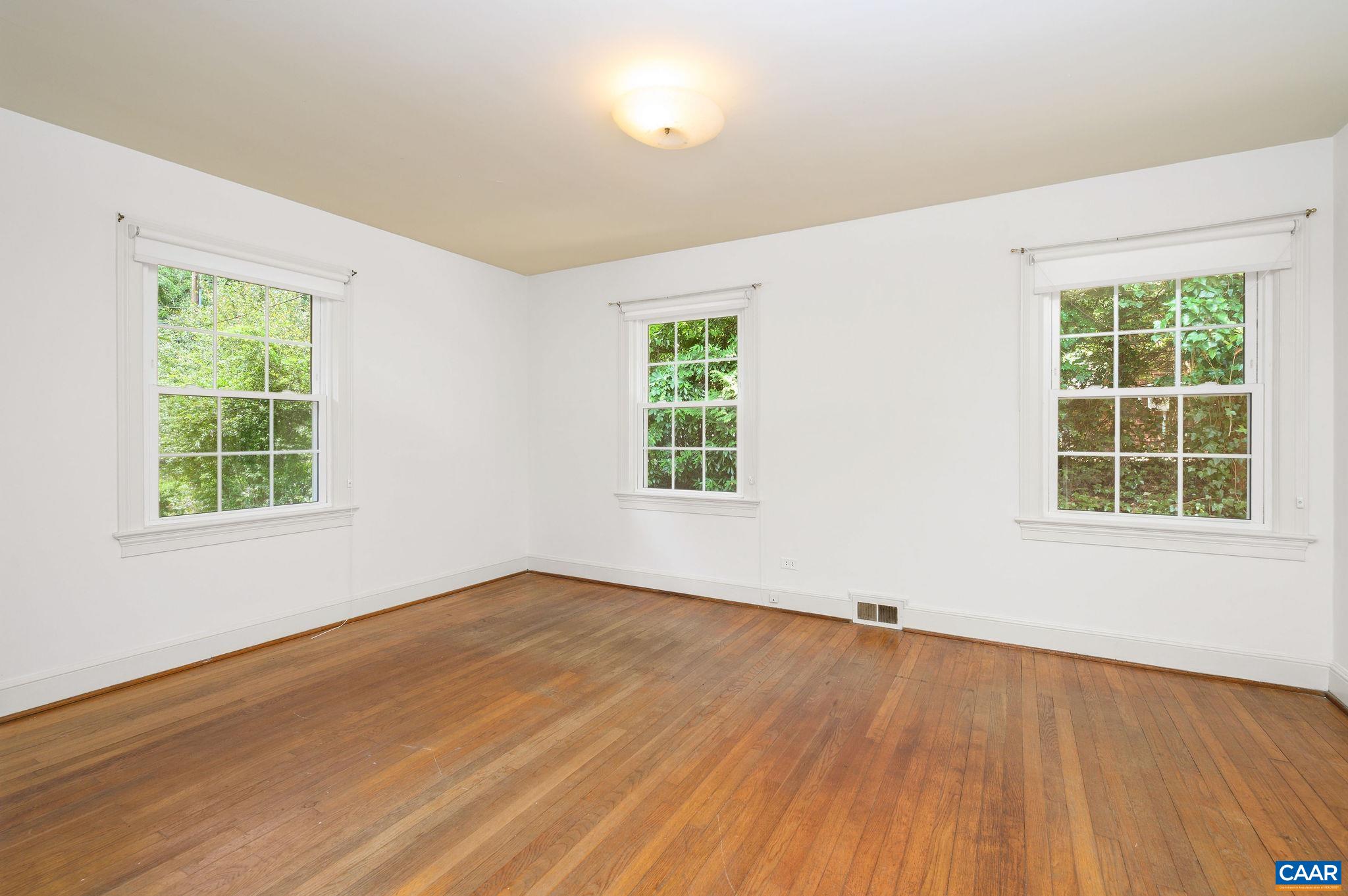906 OLD FARM RD