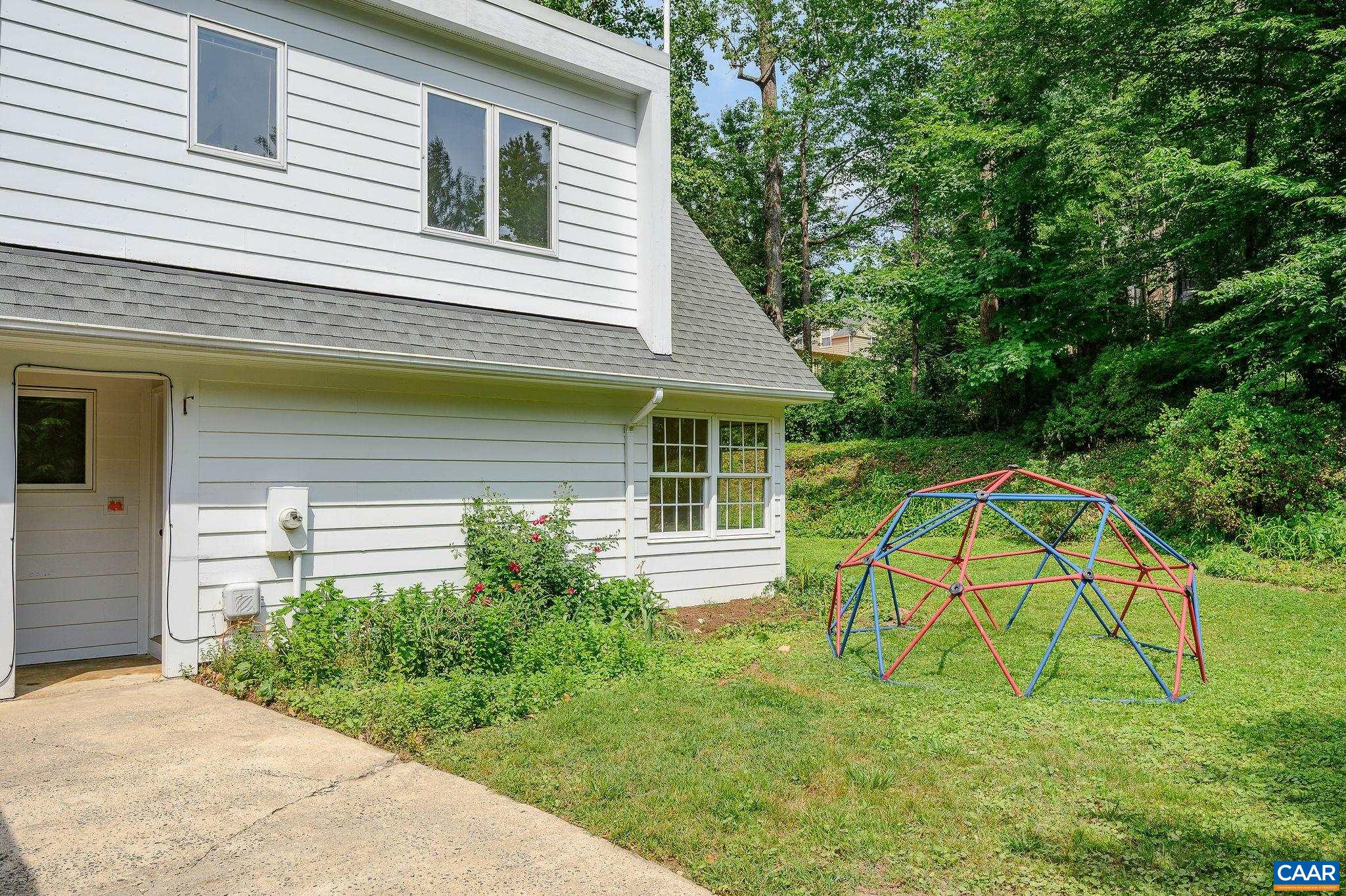 906 OLD FARM RD