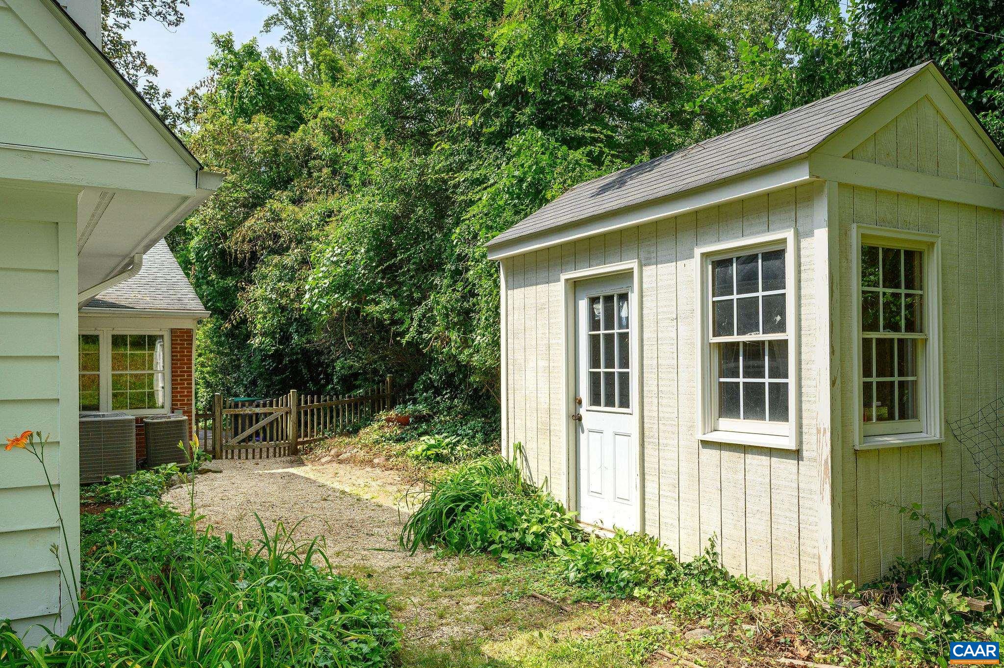 906 OLD FARM RD