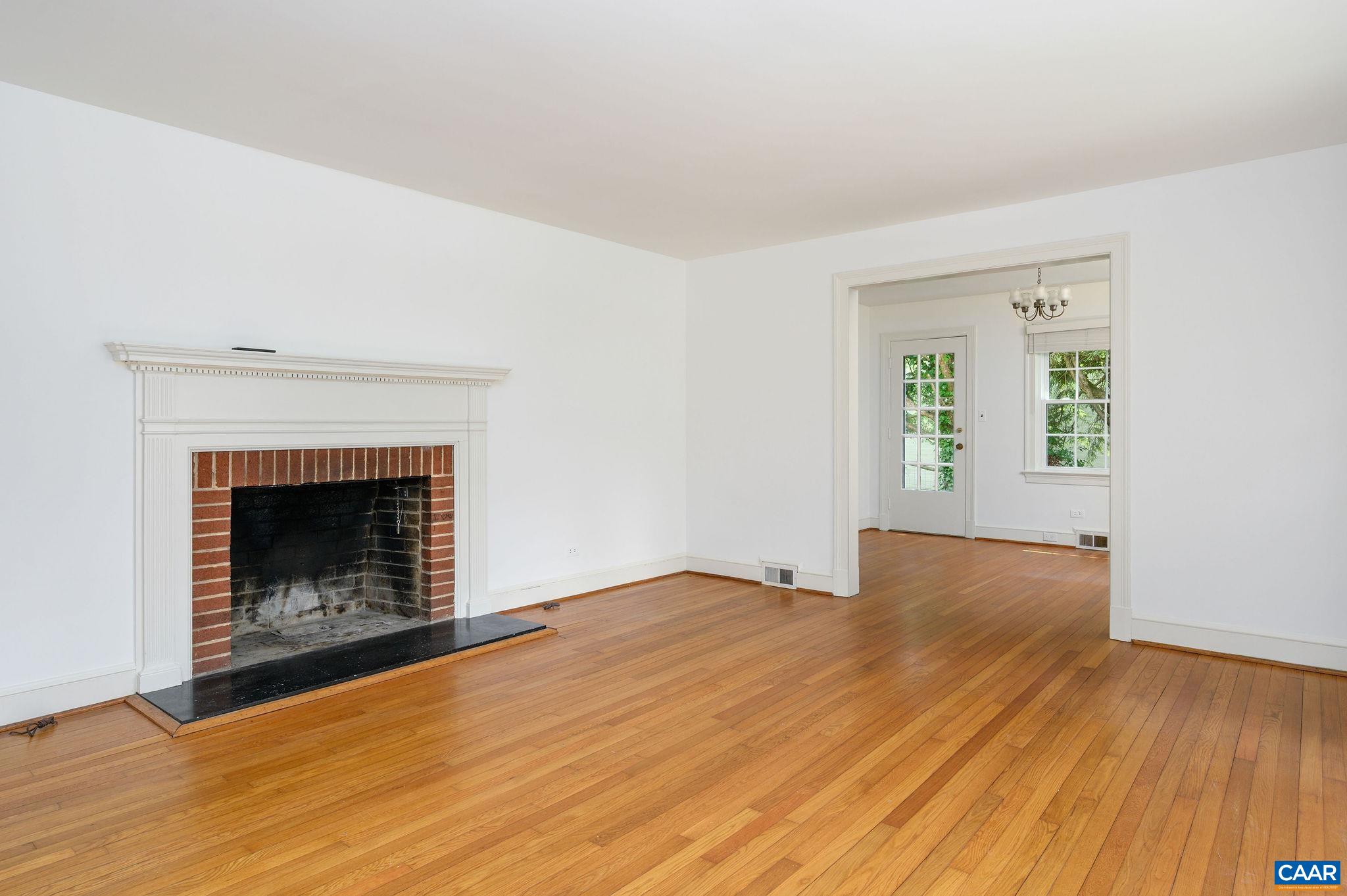906 OLD FARM RD
