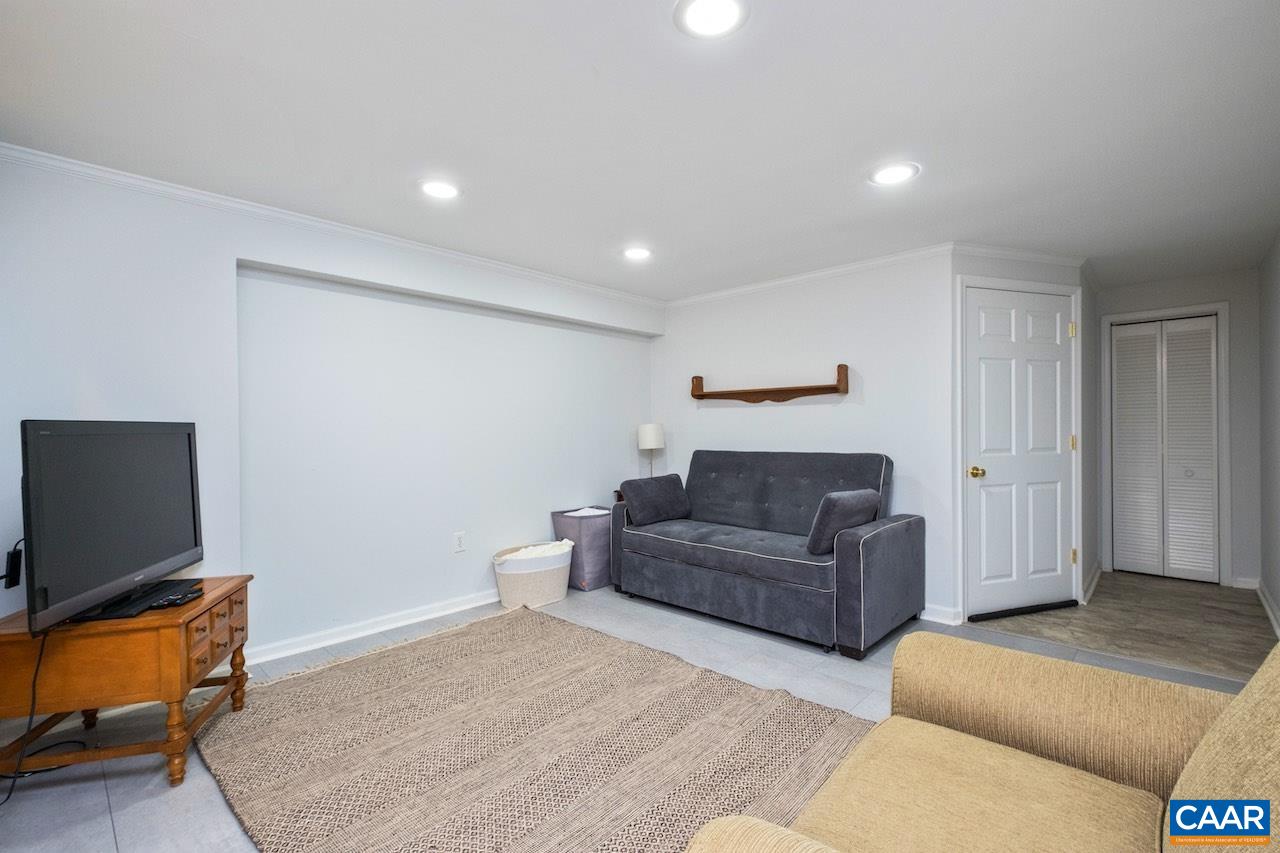 168 LAKELAND LN