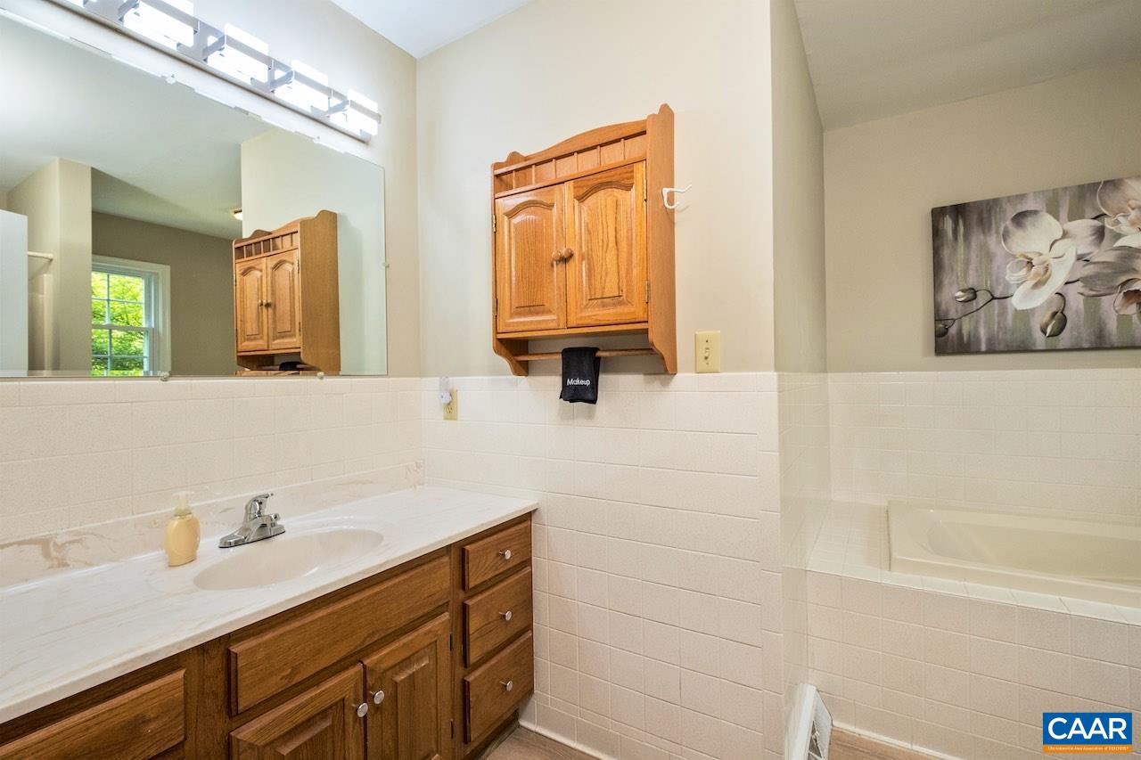 168 LAKELAND LN