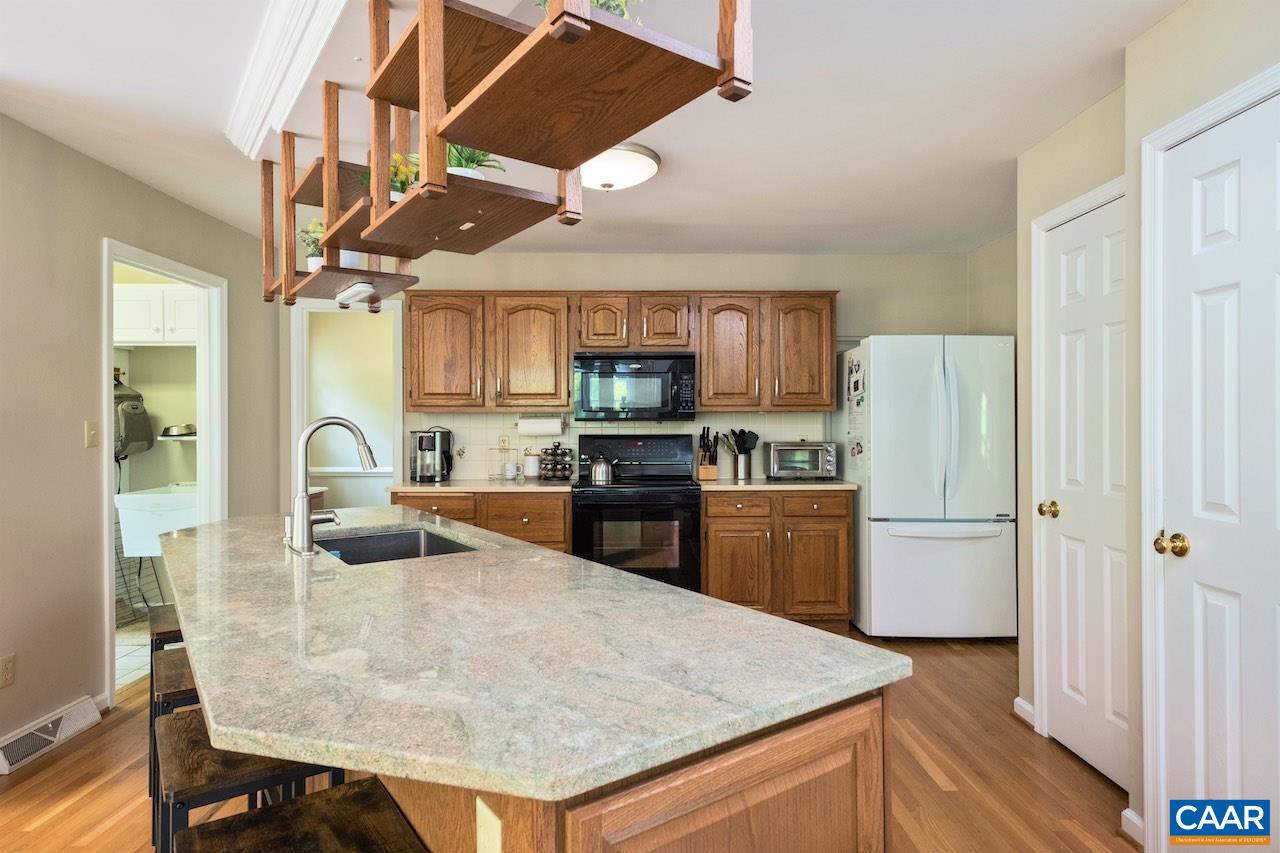 168 LAKELAND LN