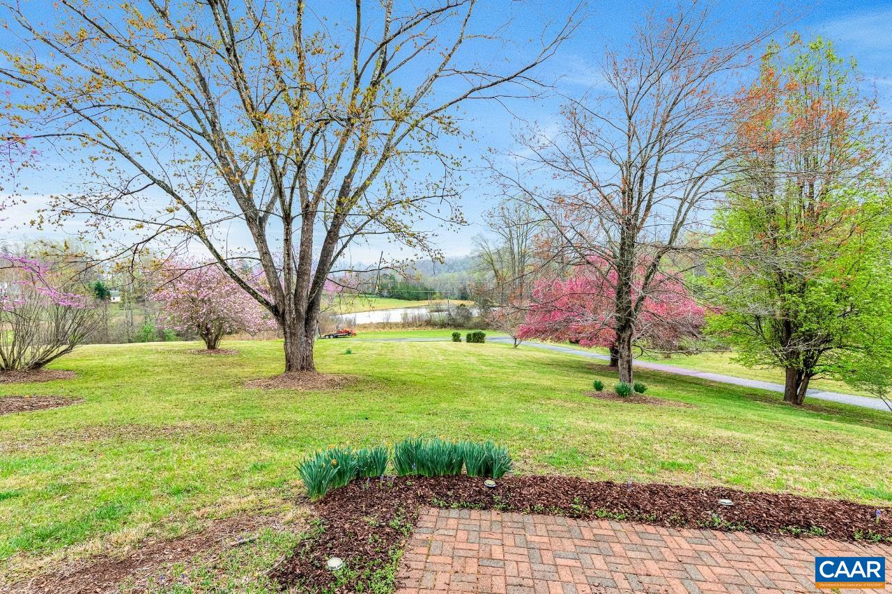 168 LAKELAND LN
