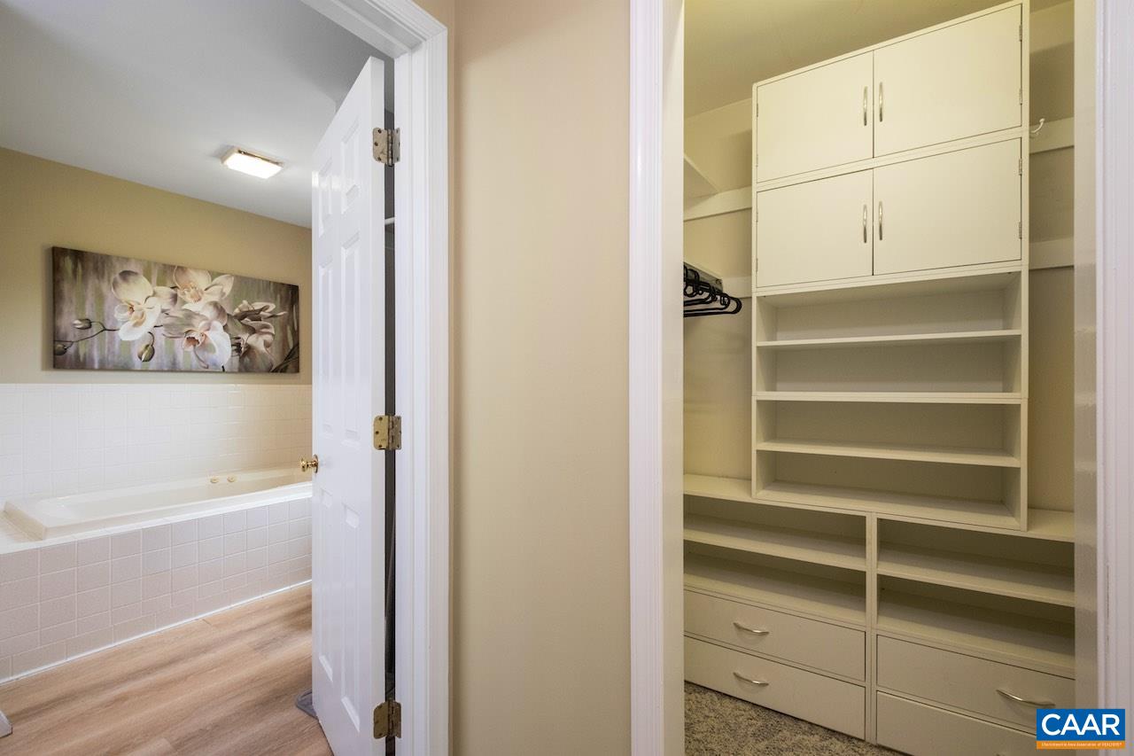 168 LAKELAND LN
