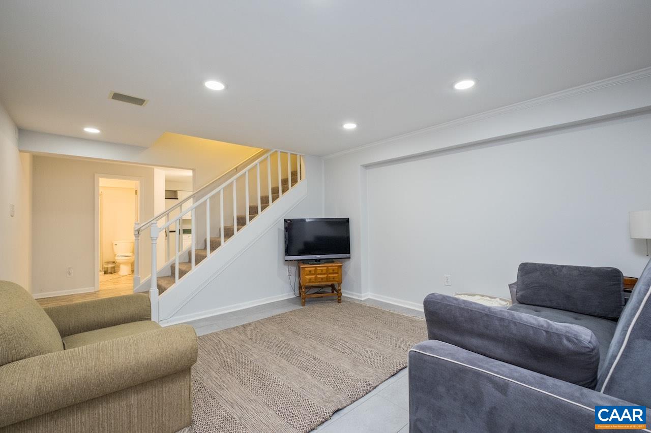 168 LAKELAND LN