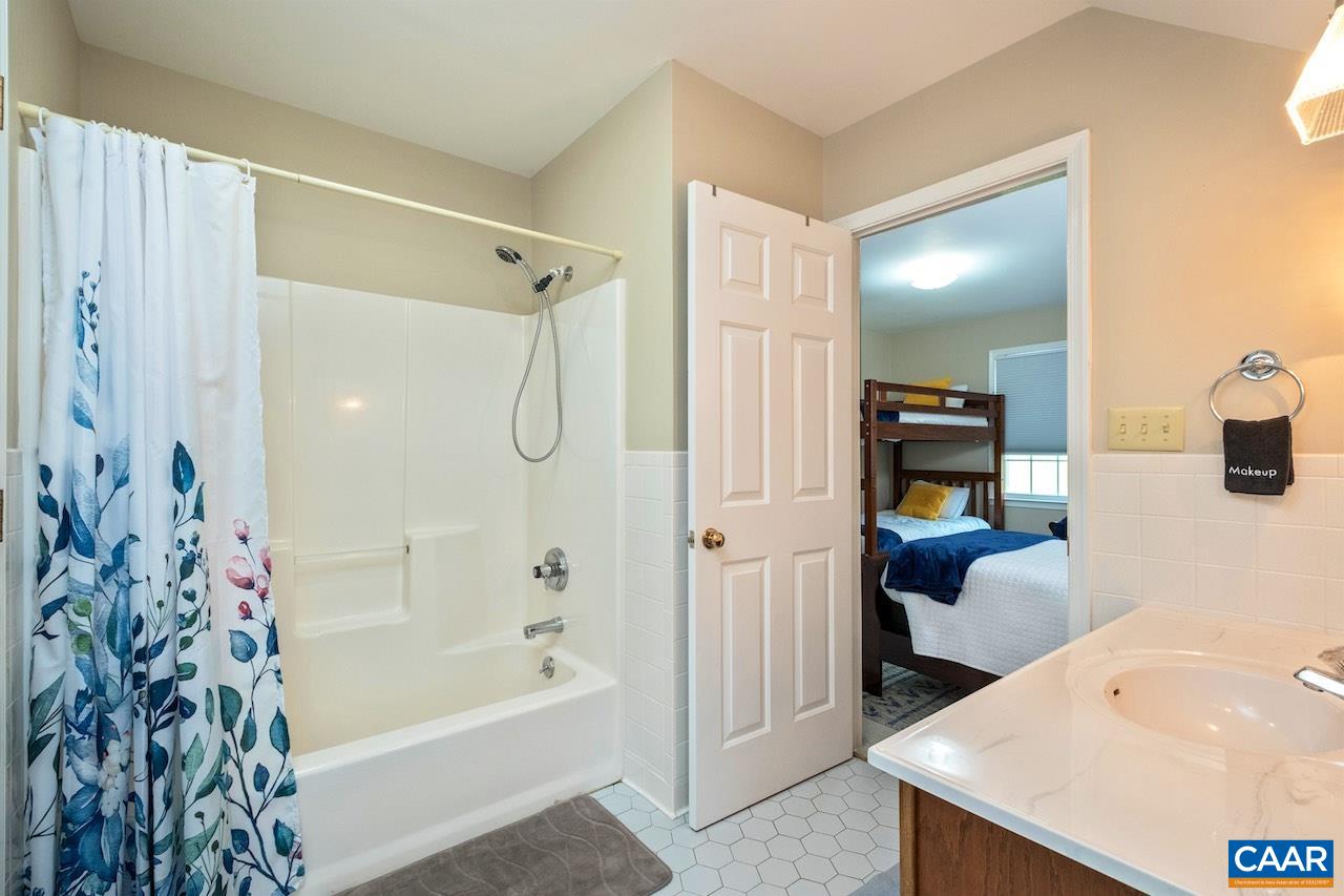 168 LAKELAND LN