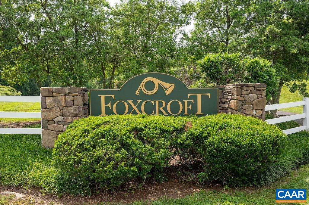 309 LEAPING FOX LN