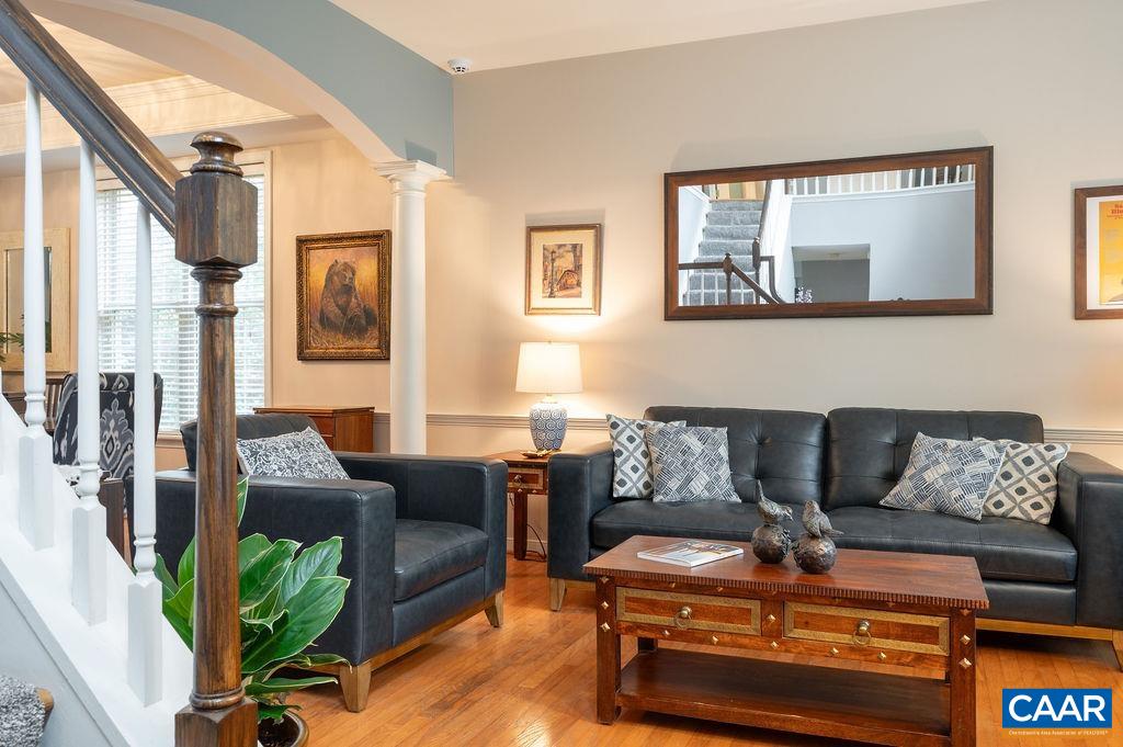 309 LEAPING FOX LN