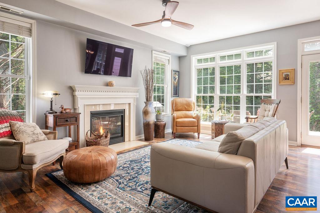 309 LEAPING FOX LN