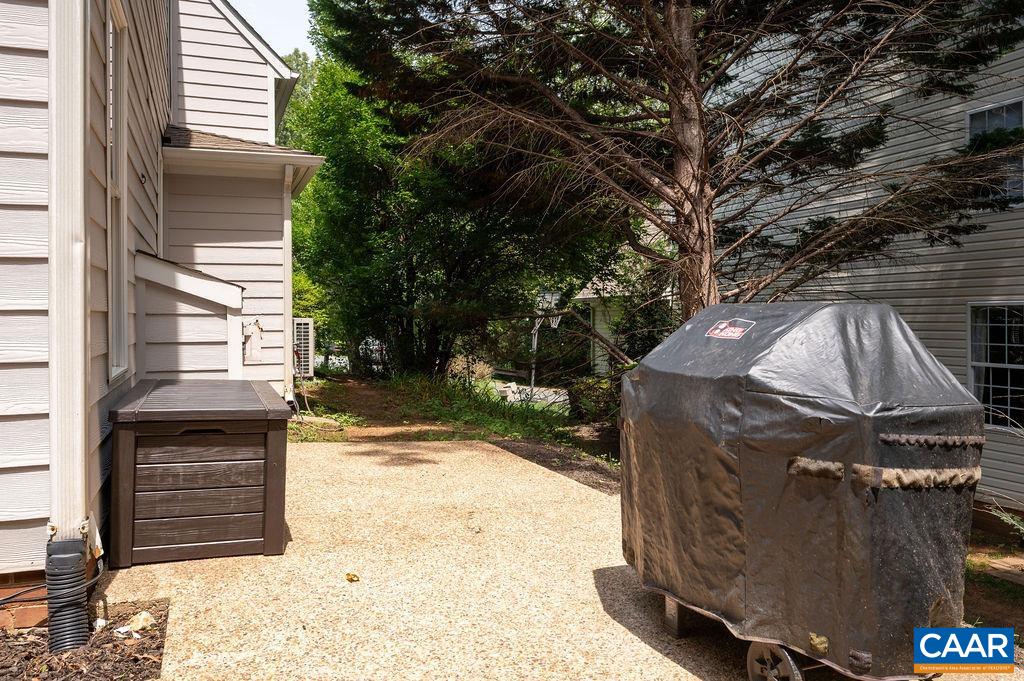 309 LEAPING FOX LN
