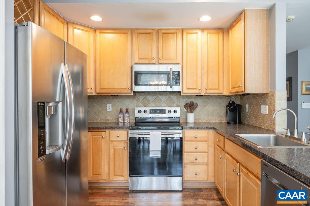 309 LEAPING FOX LN