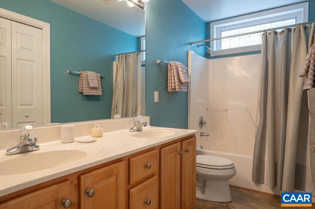 309 LEAPING FOX LN
