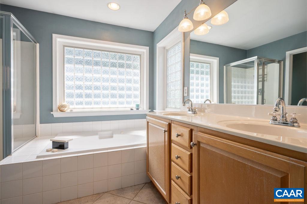 309 LEAPING FOX LN