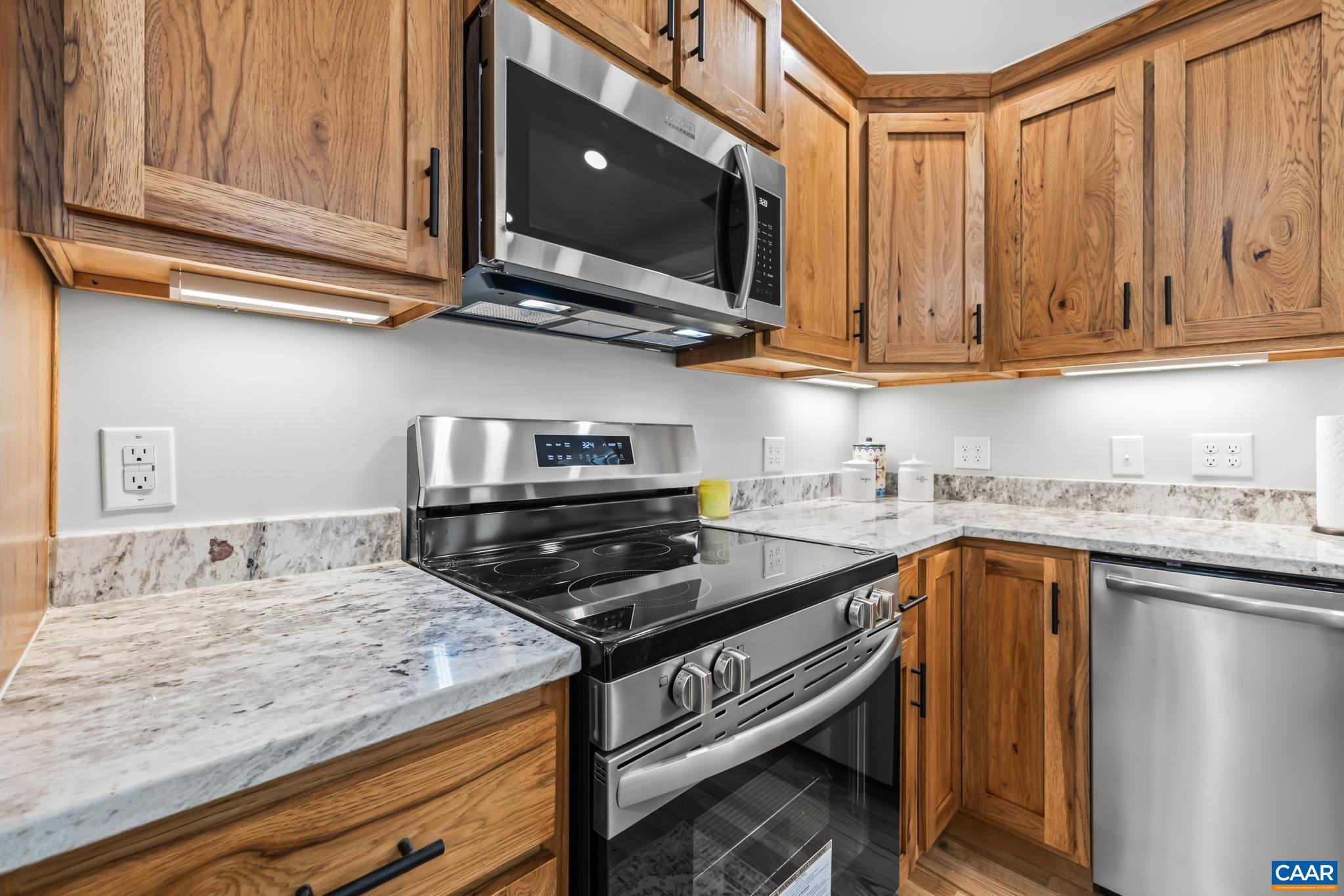 230 FOX HOLLOW RD