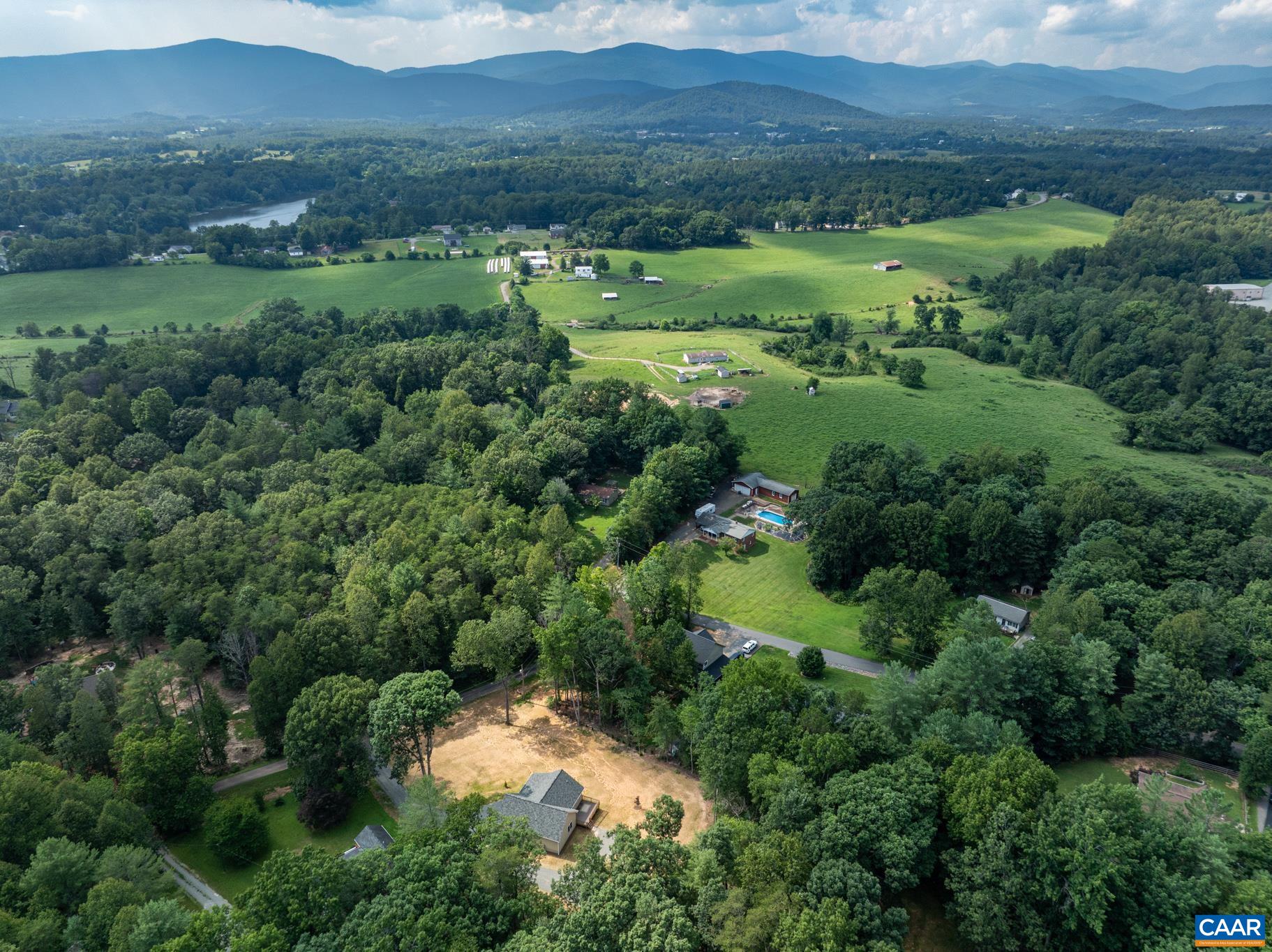 230 FOX HOLLOW RD