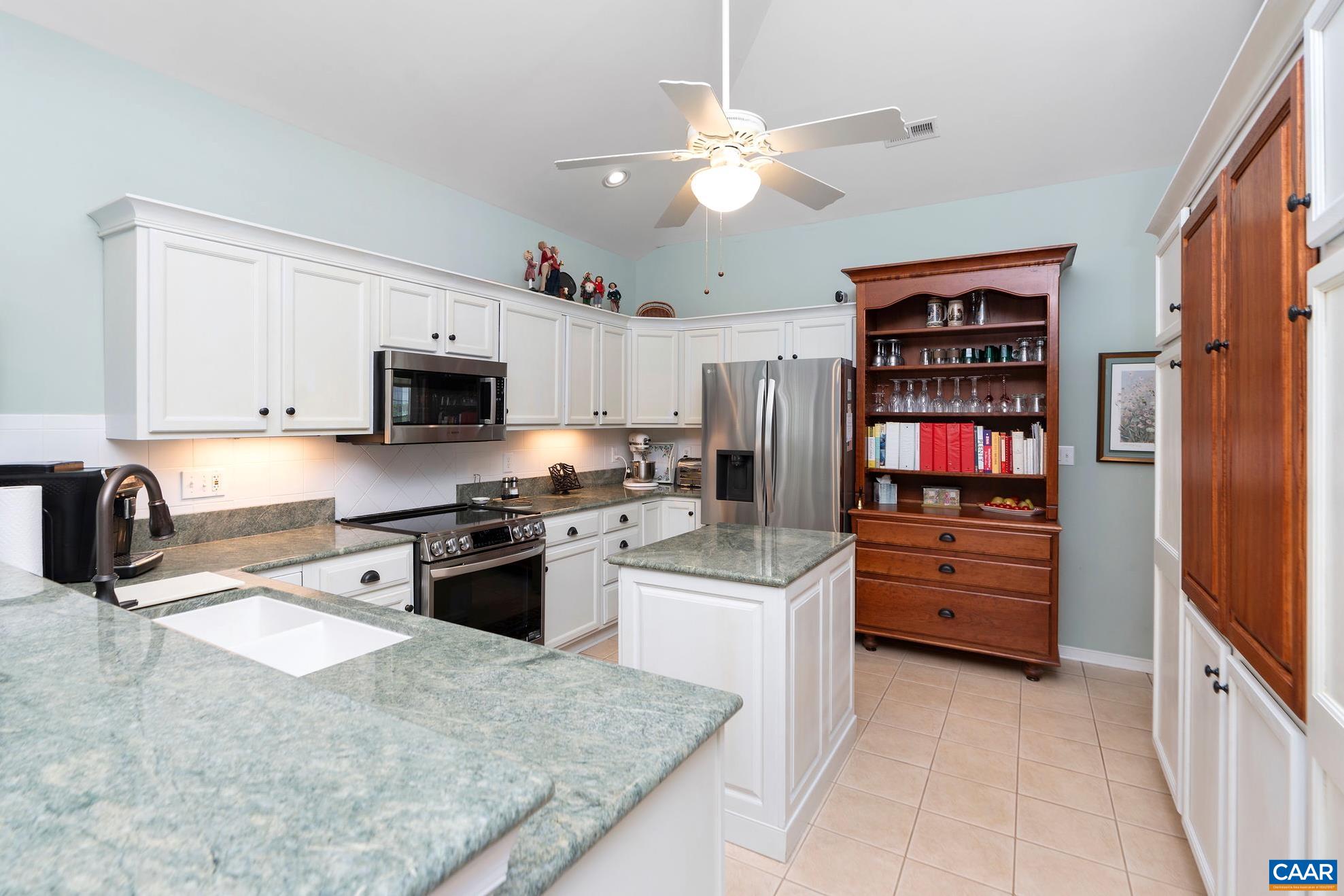 411 HERITAGE CT