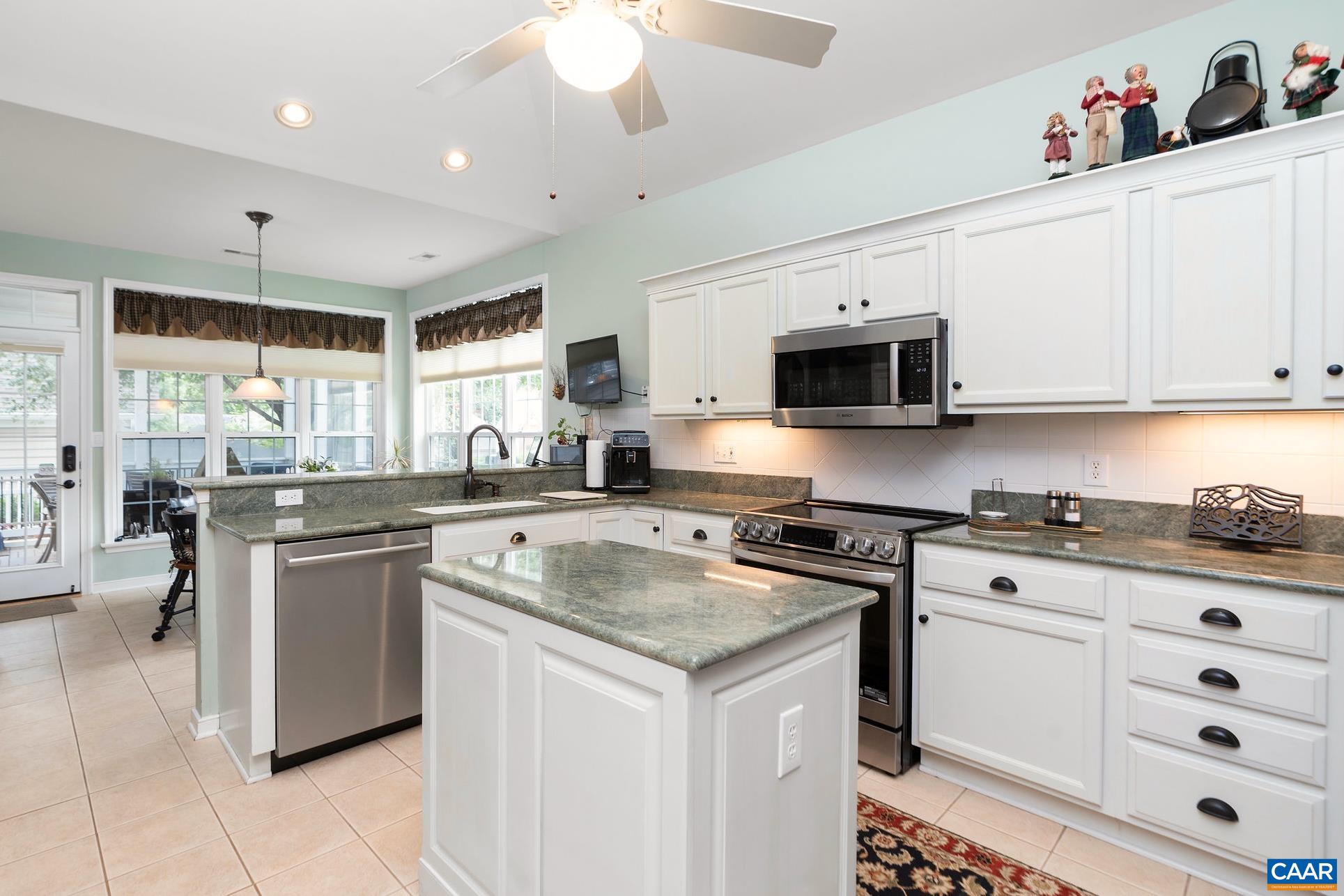 411 HERITAGE CT