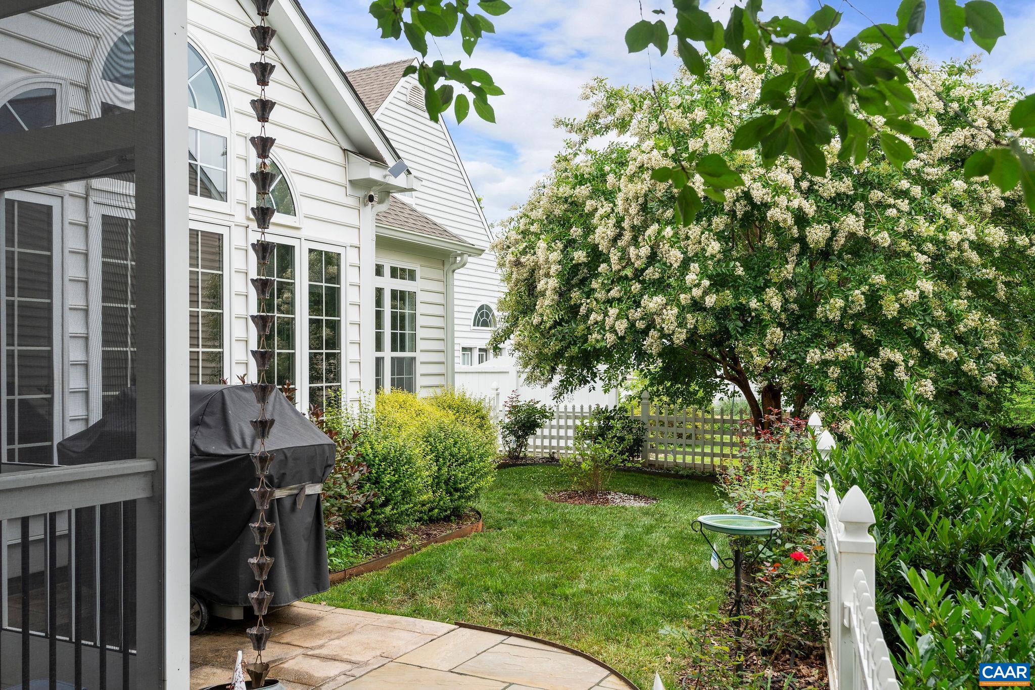 411 HERITAGE CT