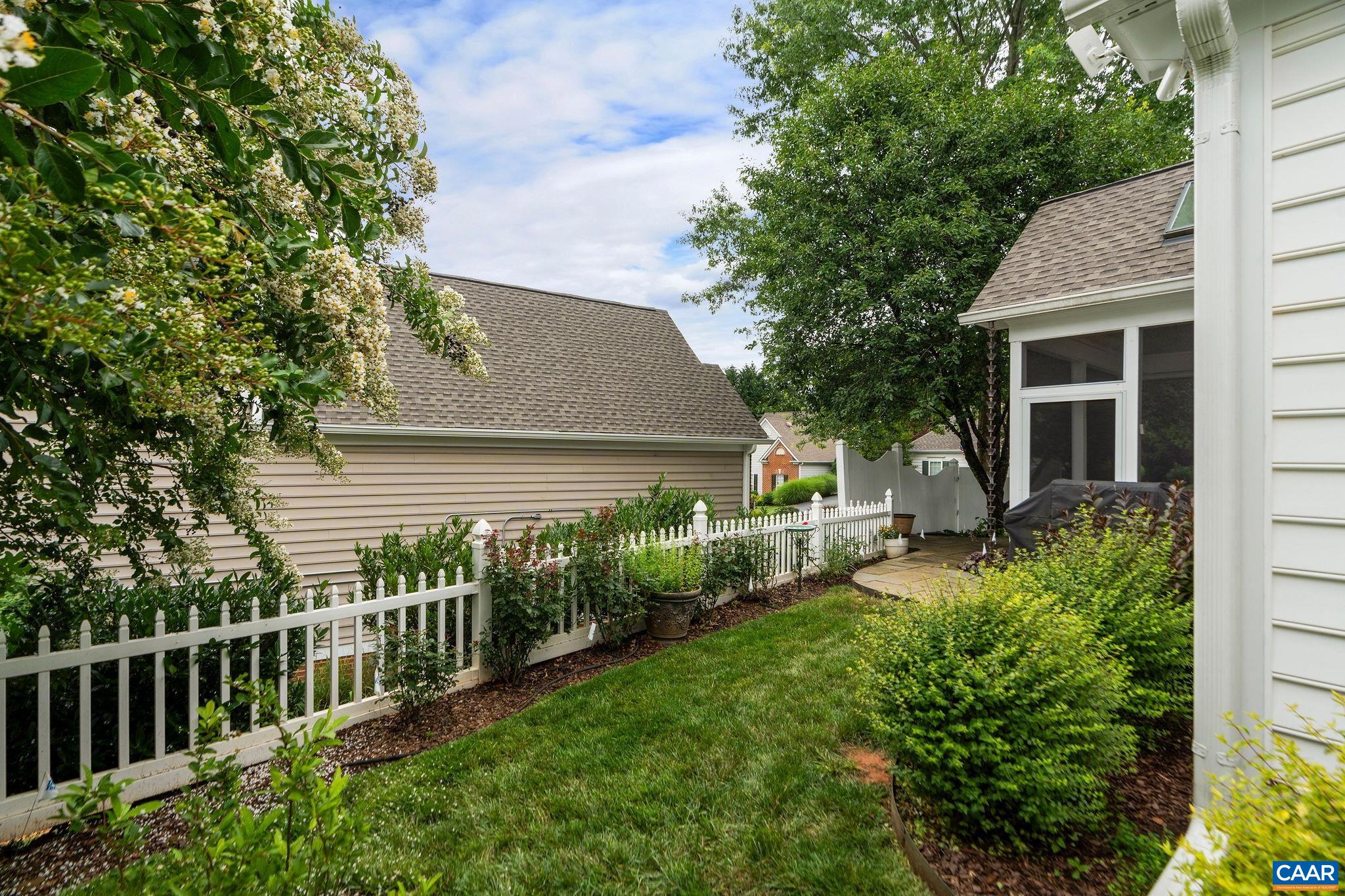 411 HERITAGE CT