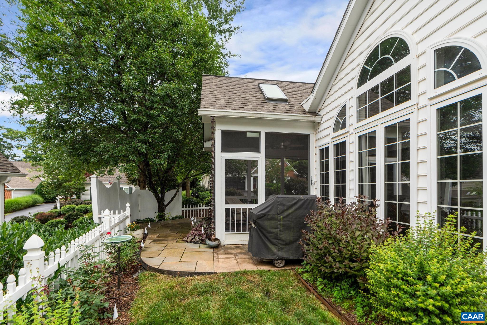 411 HERITAGE CT