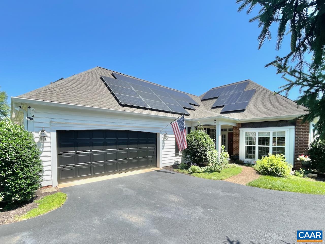 411 HERITAGE CT