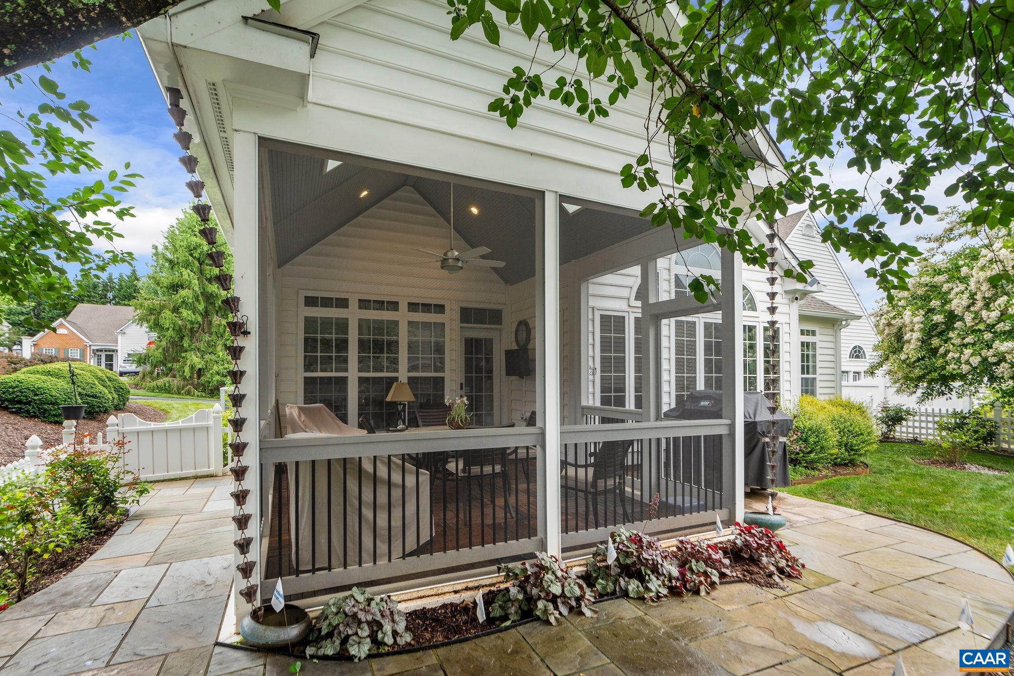 411 HERITAGE CT