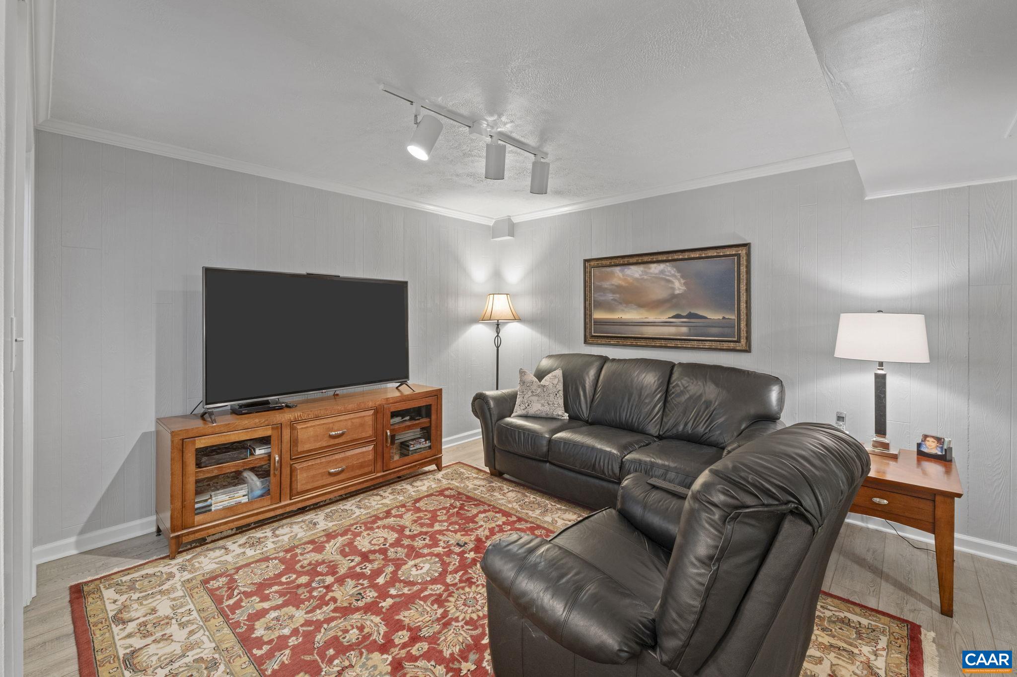 640 JEFFERSON DR