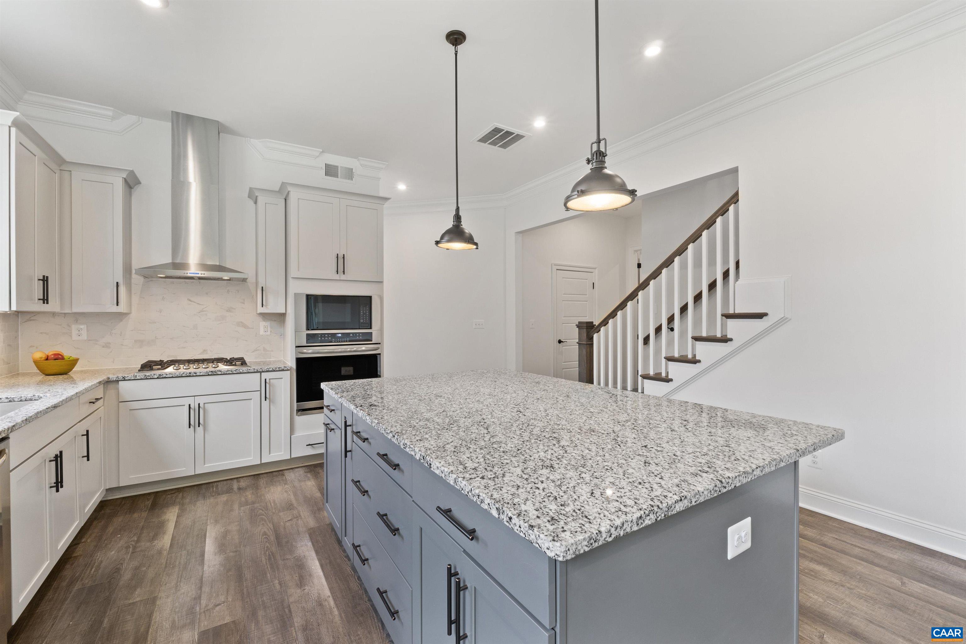 112 BAYBERRY LN