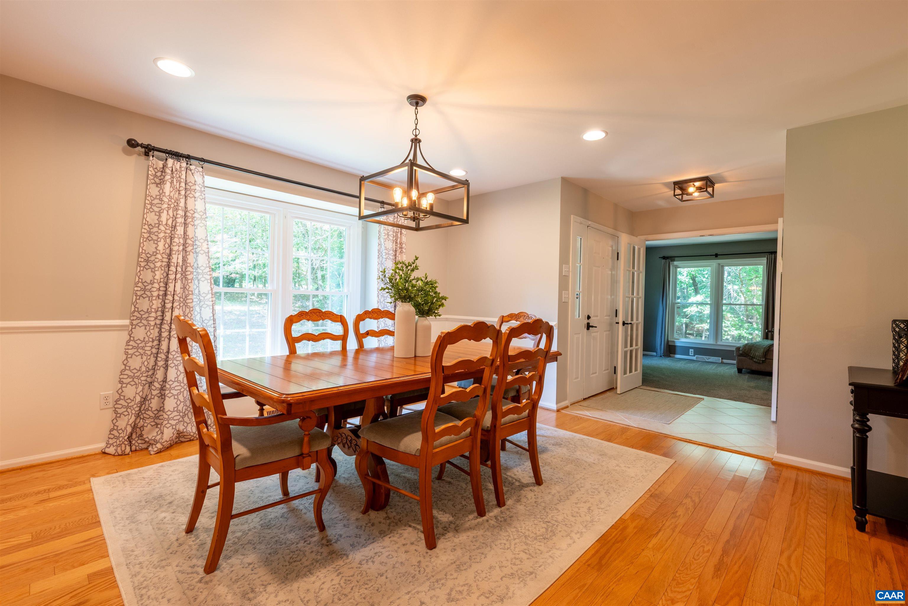 1190 FOX RIDGE DR