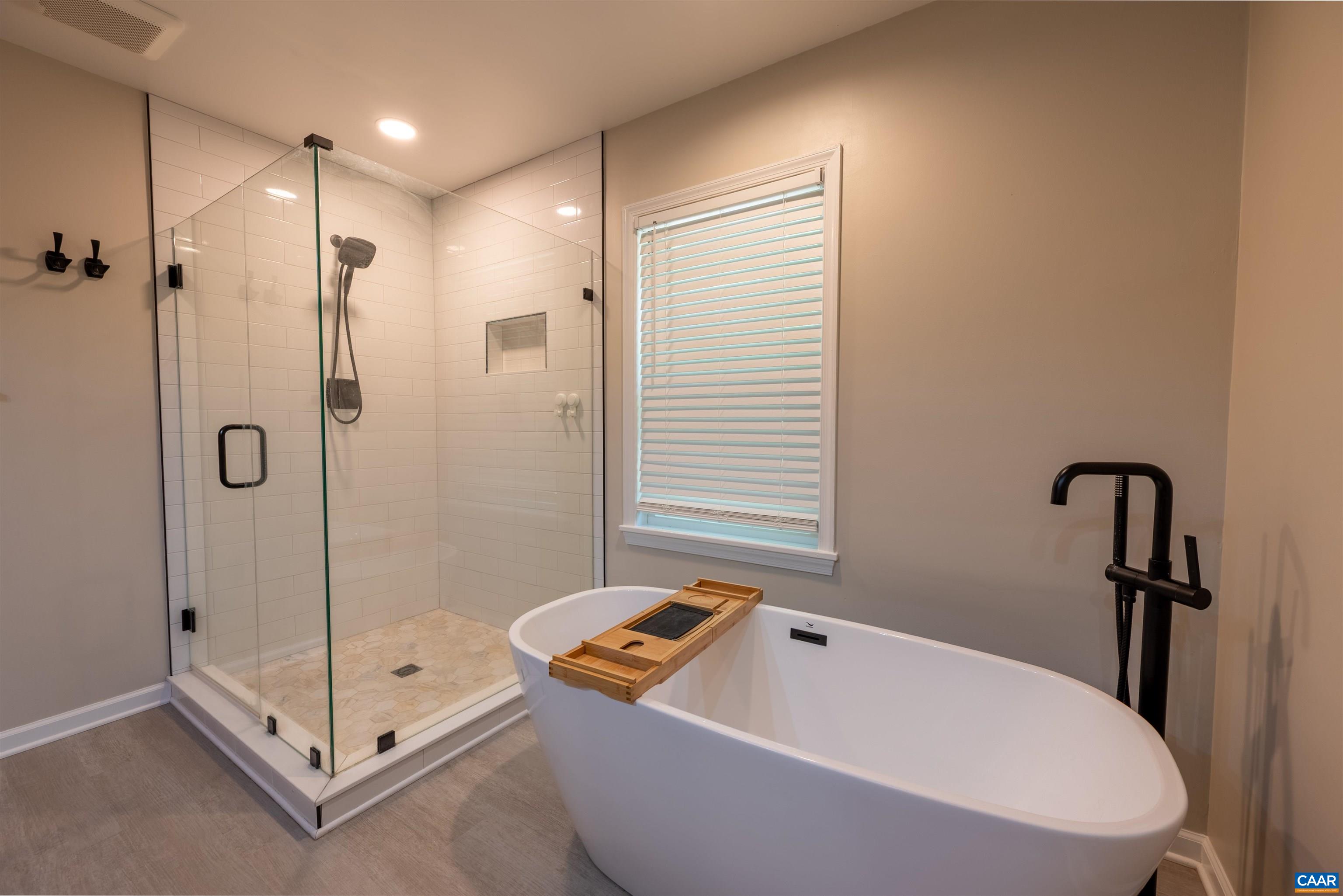 1190 FOX RIDGE DR