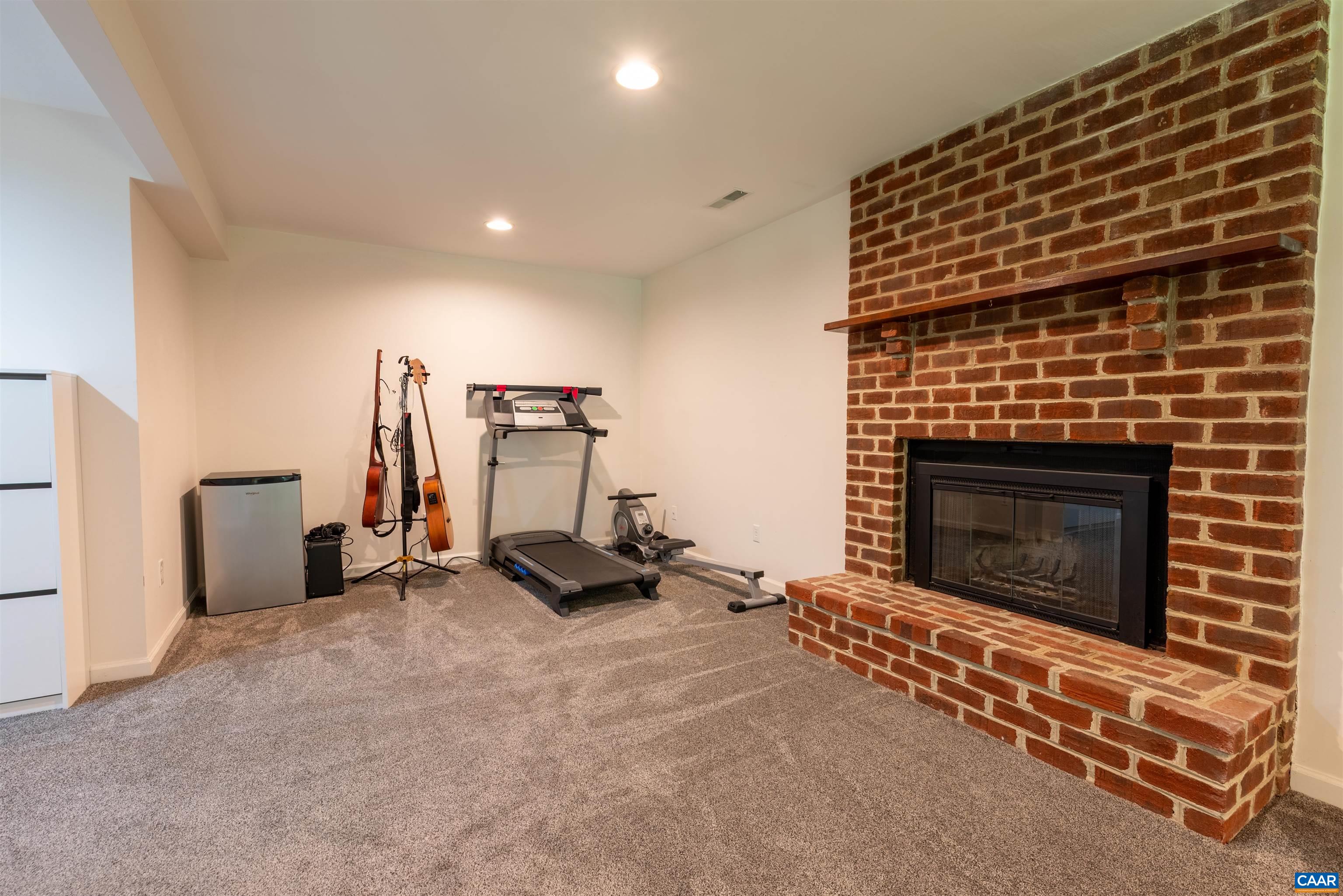 1190 FOX RIDGE DR