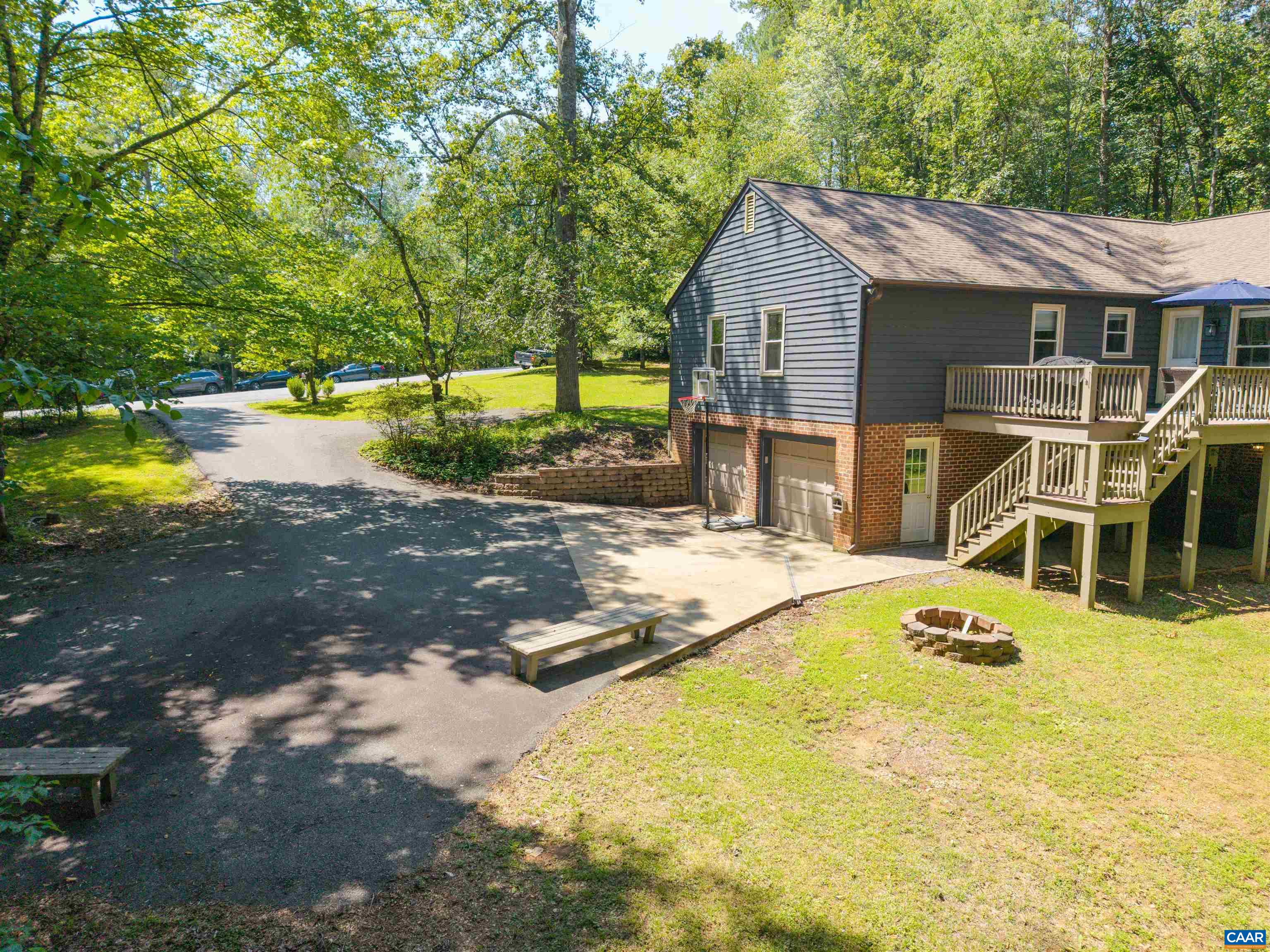 1190 FOX RIDGE DR