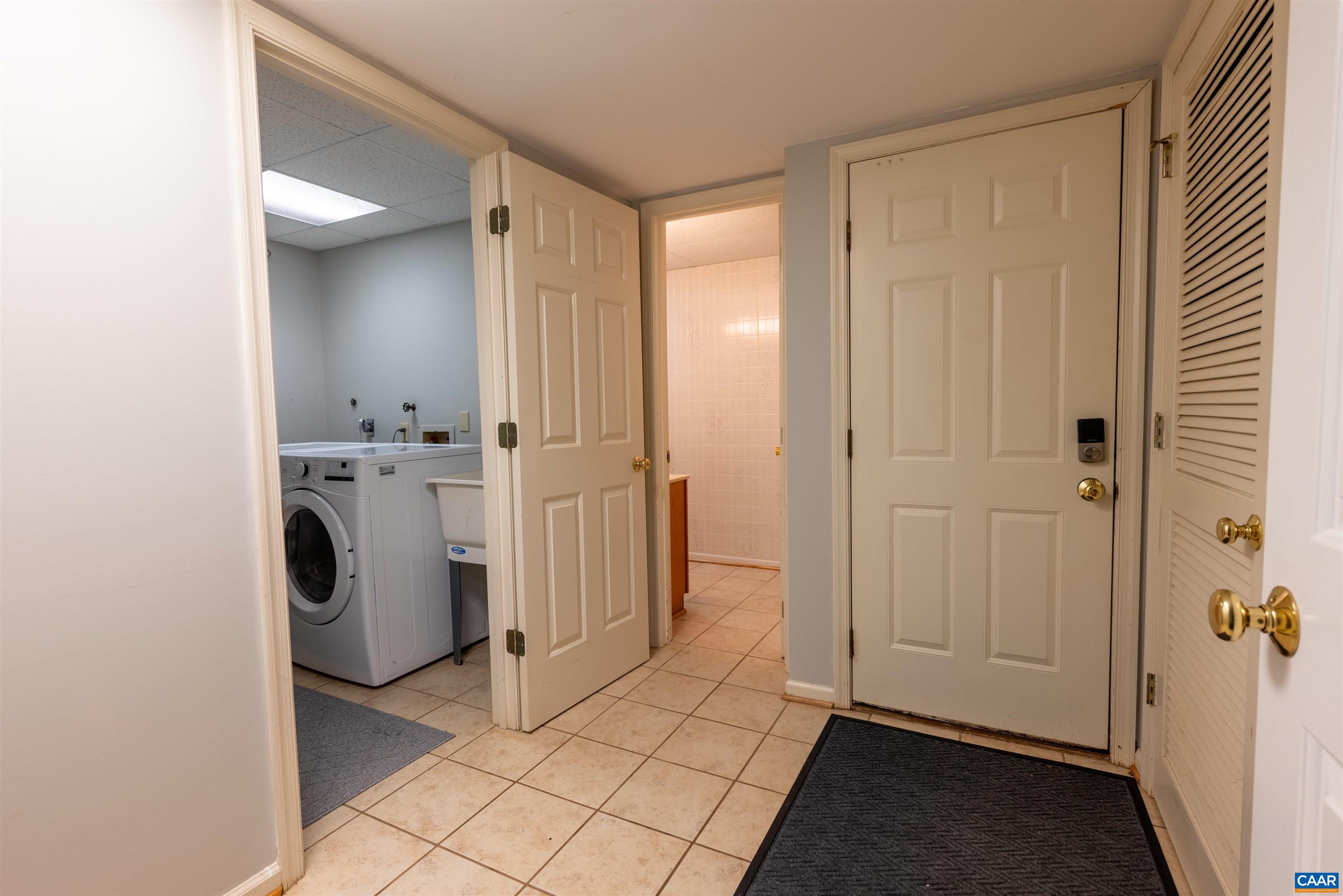 1190 FOX RIDGE DR